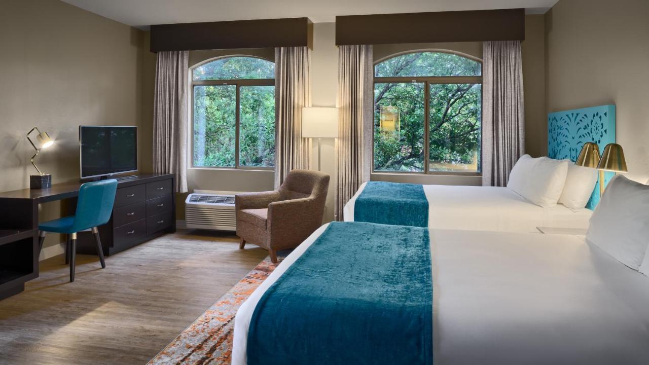 Standard Room with Two Queen Beds
