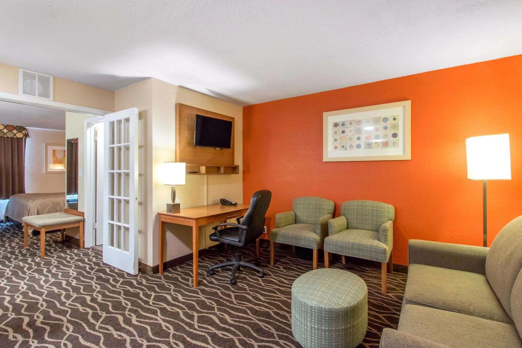 One-Bedroom King Suite