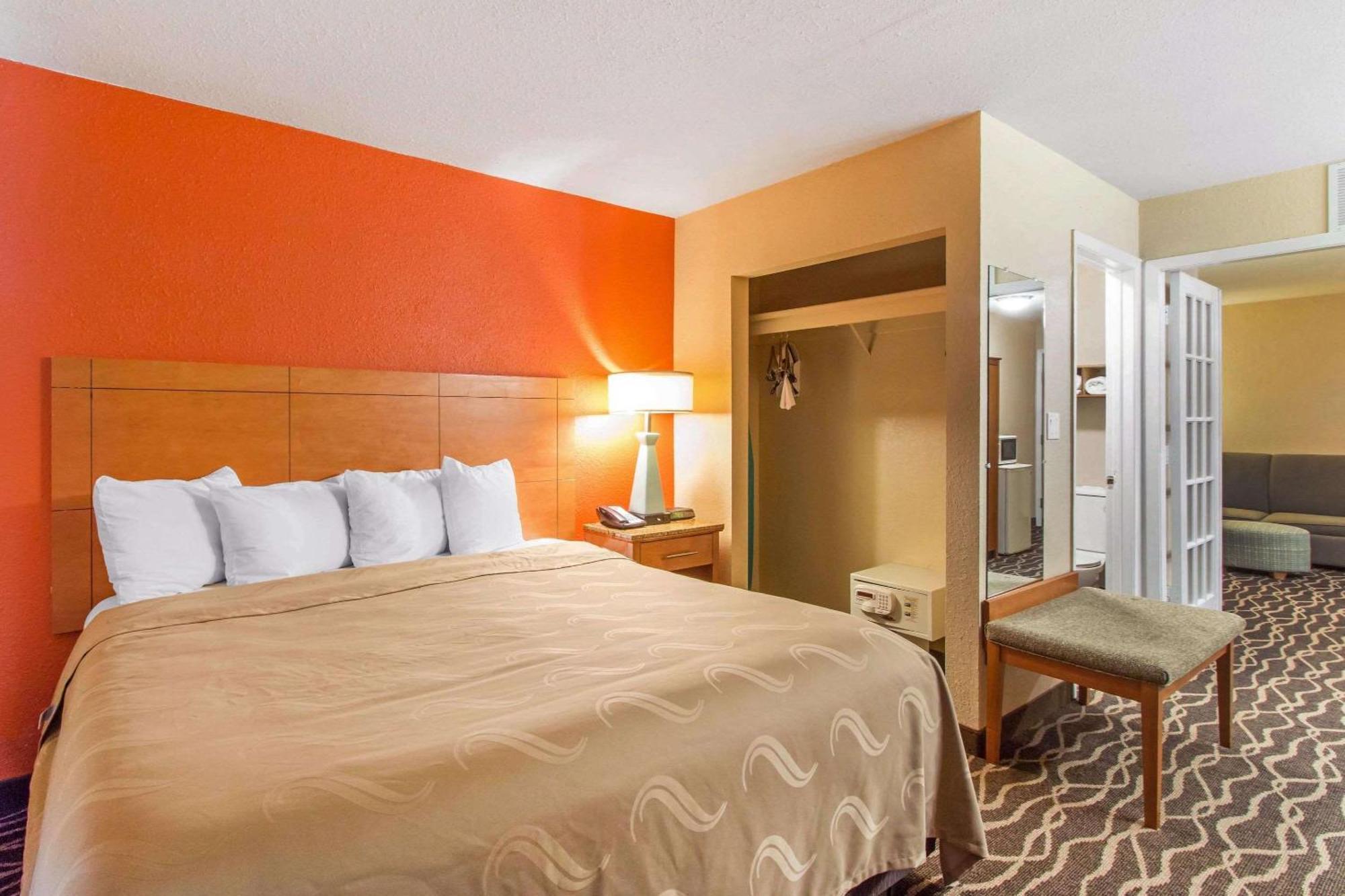 One-Bedroom King Suite