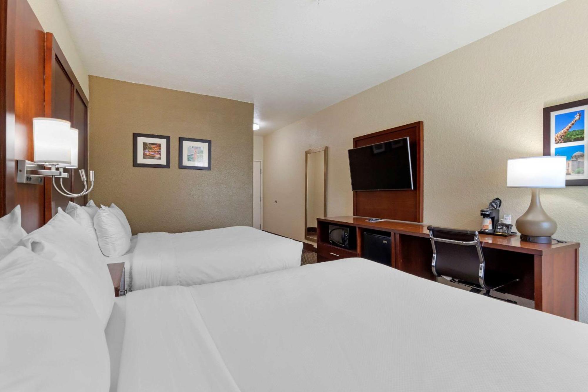Queen Room Two Queen Beds Non-Smoking