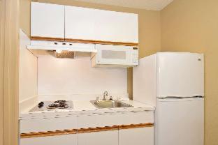 Queen studio 1 Queen Bed Disability Access or Non-Smoking