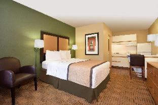Queen studio 1 Queen Bed Disability Access or Non-Smoking