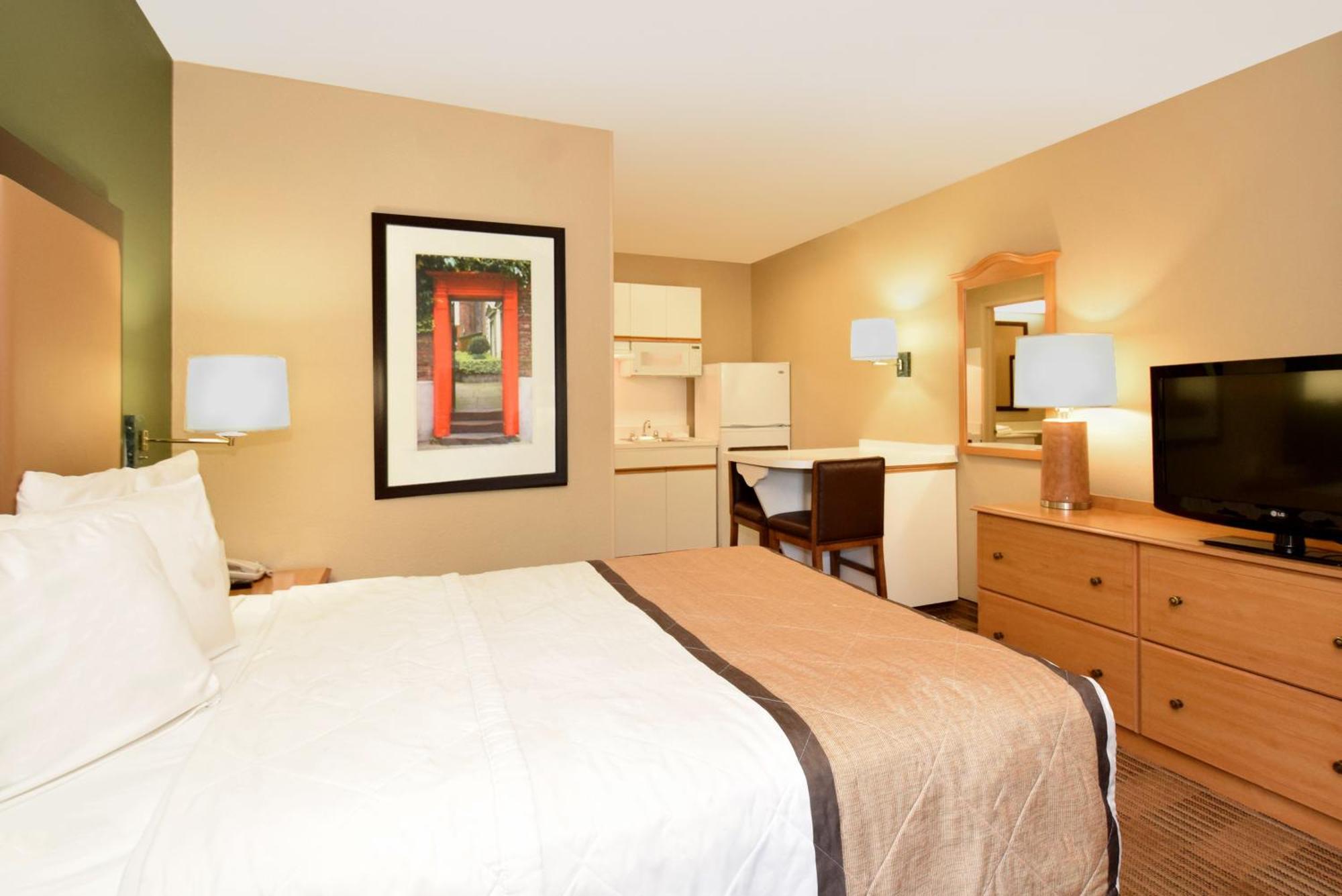 Queen studio 1 Queen Bed Disability Access or Non-Smoking