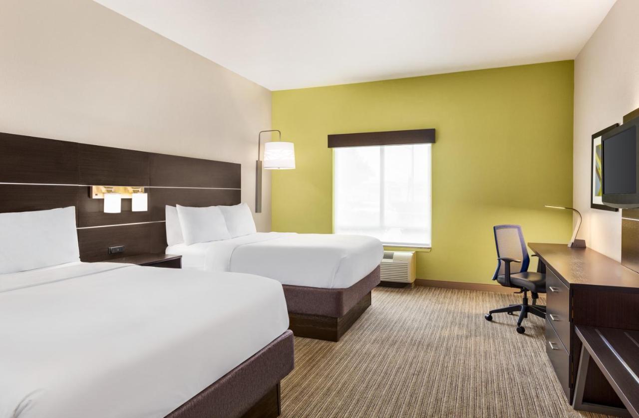 Standard Queen Room Two Queen Beds