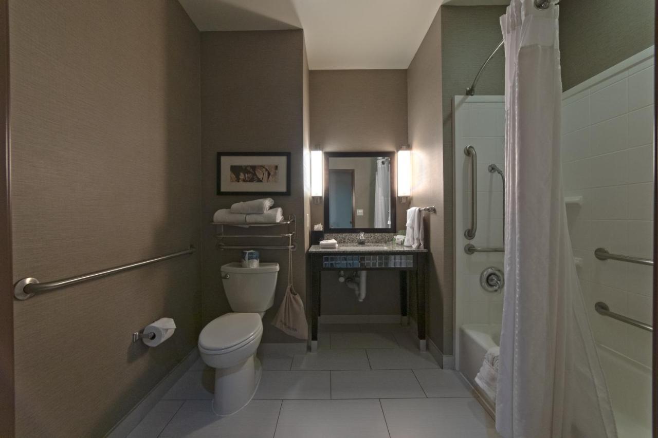 Queen Room Two Queen Beds Shower Hearing Accessible or Non-Smoking