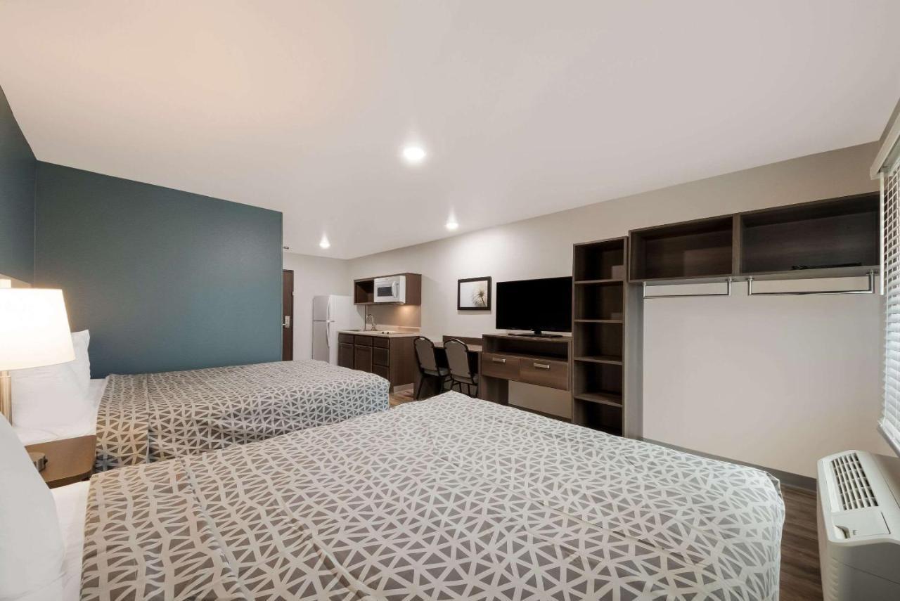 Queen Suite Two Queen Beds Tub Disability Access or Non Smoking
