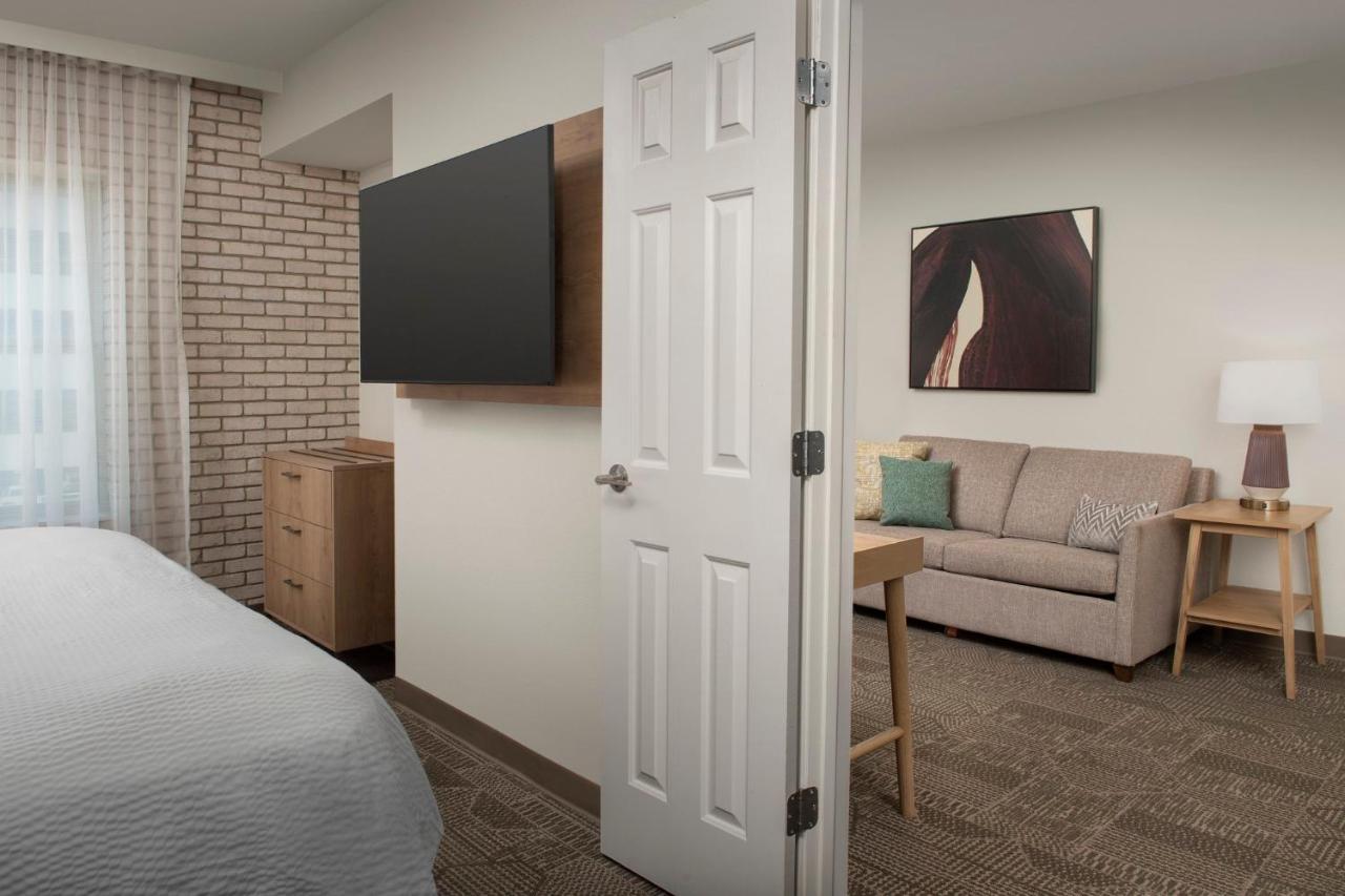 One-Bedroom Suite King Bed Mobility Access Tub Non-Smoking