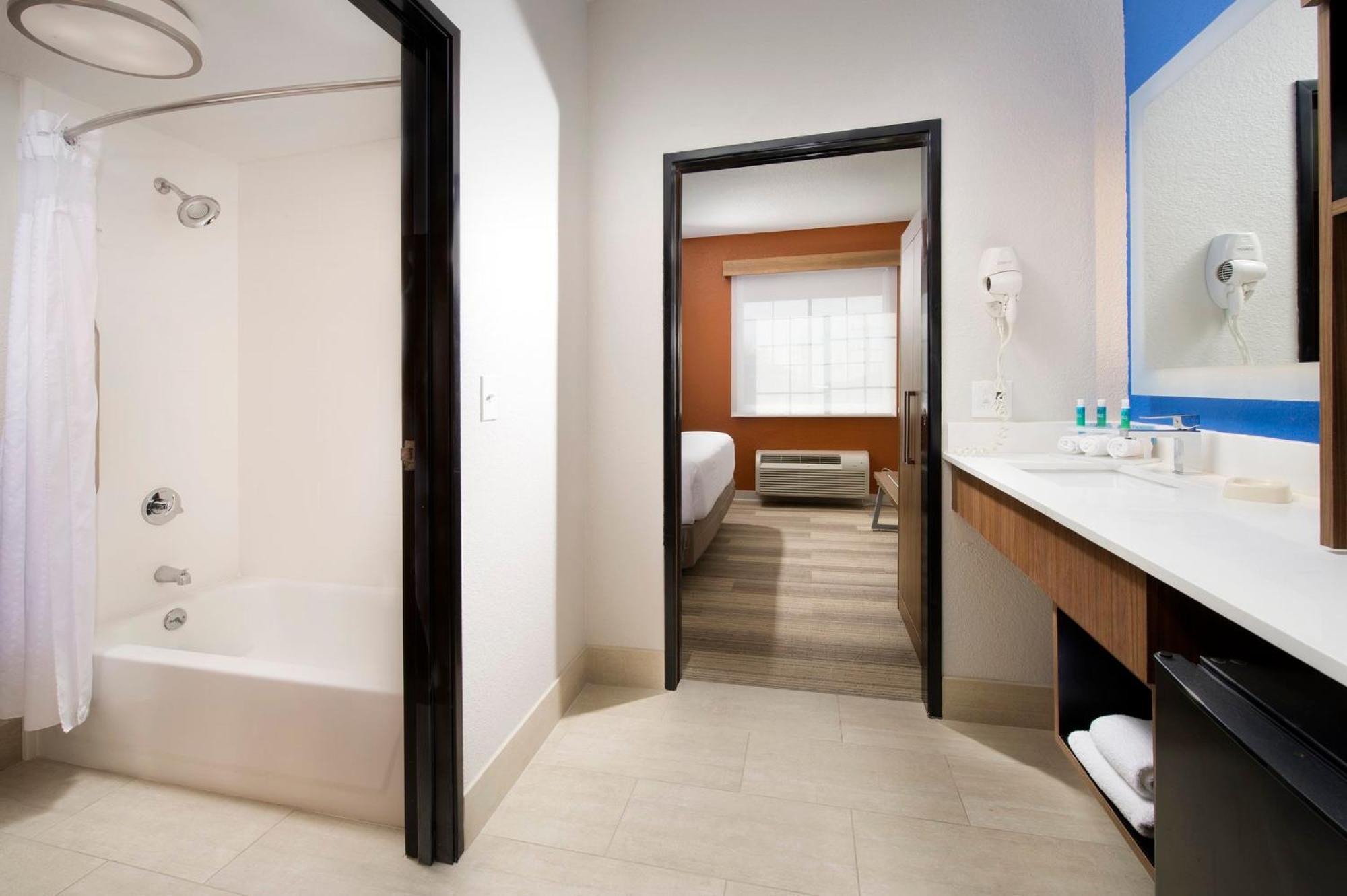 Queen Suite Two Queen Beds