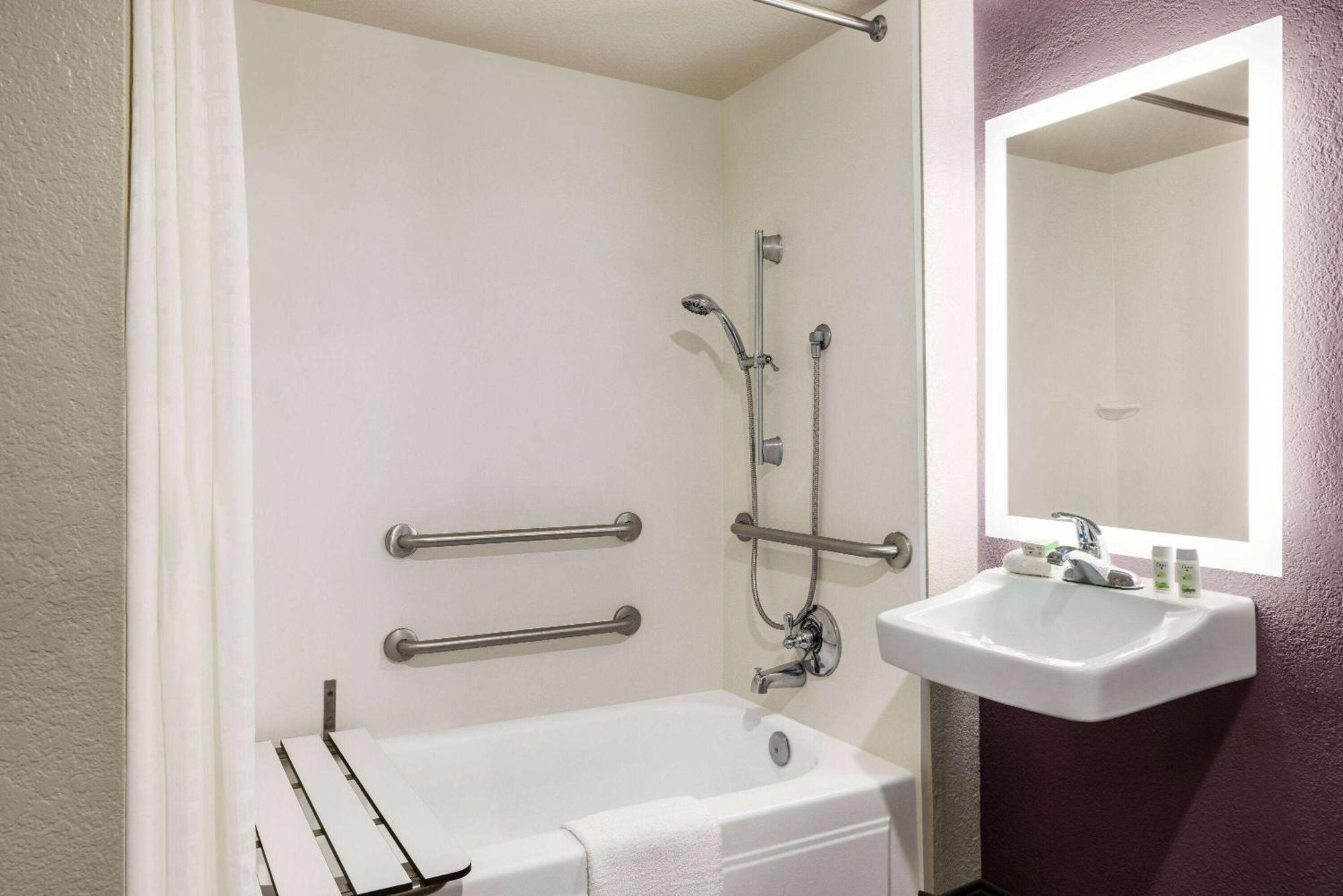 King Room Bath Tub Mobility or Hearing Accessible Non-Smoking