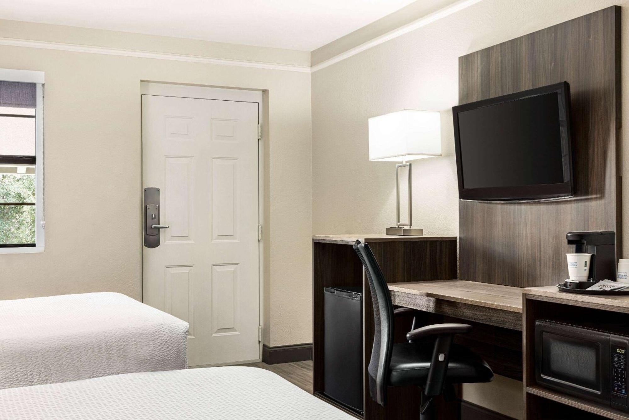 Room Two Double Beds