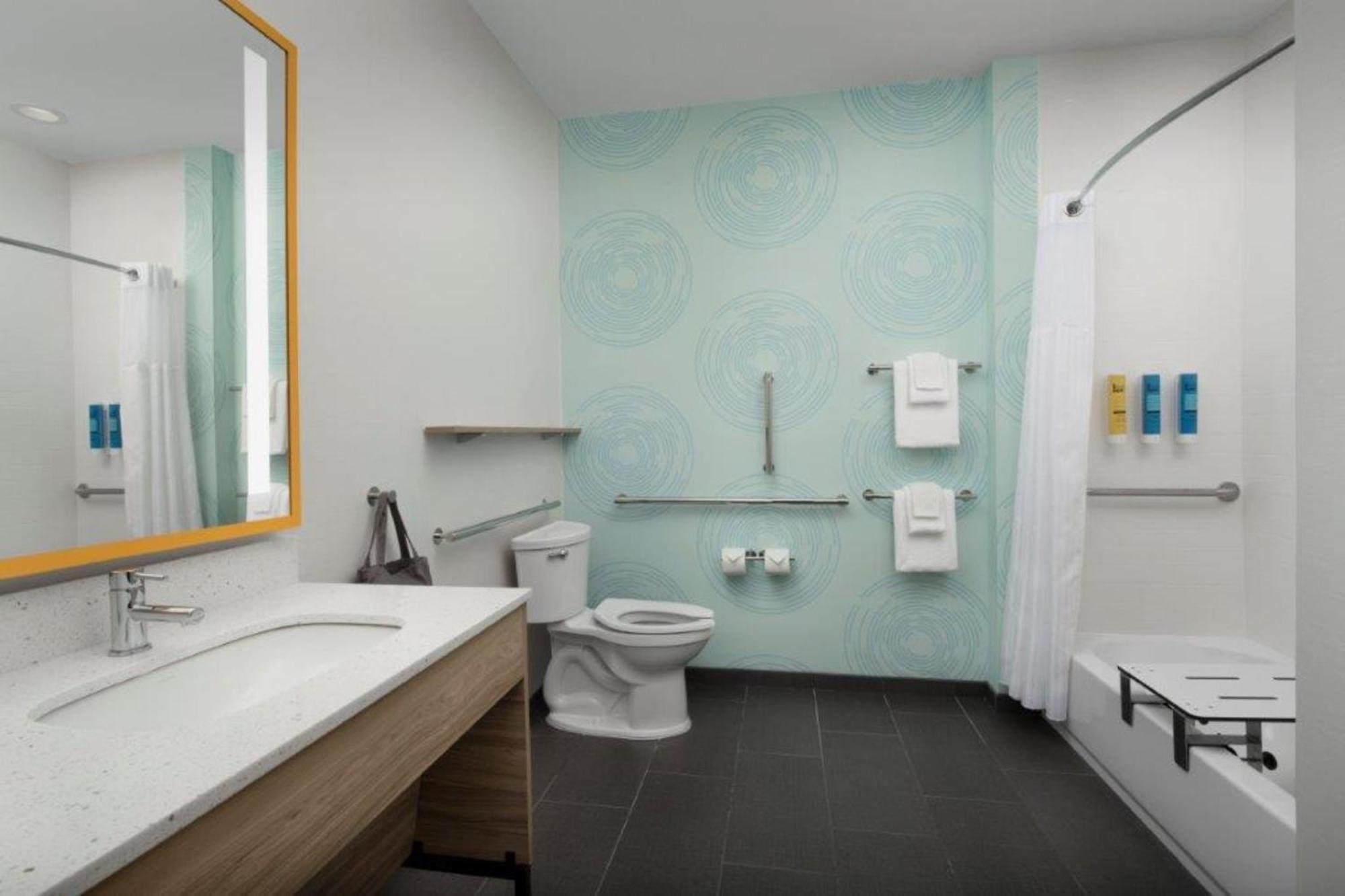 King Room Bath Tub Mobility Hearing Access