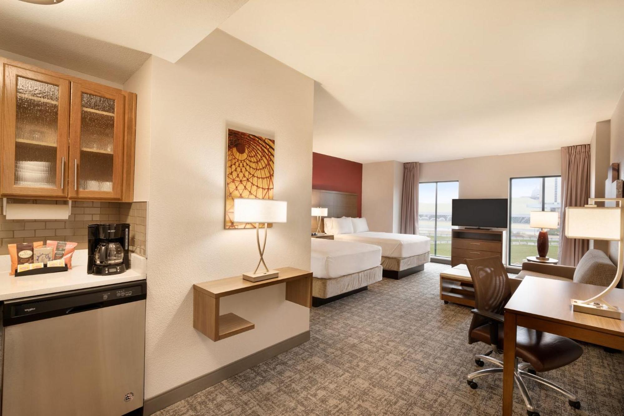 Studio Suite Two Queen Beds City View
