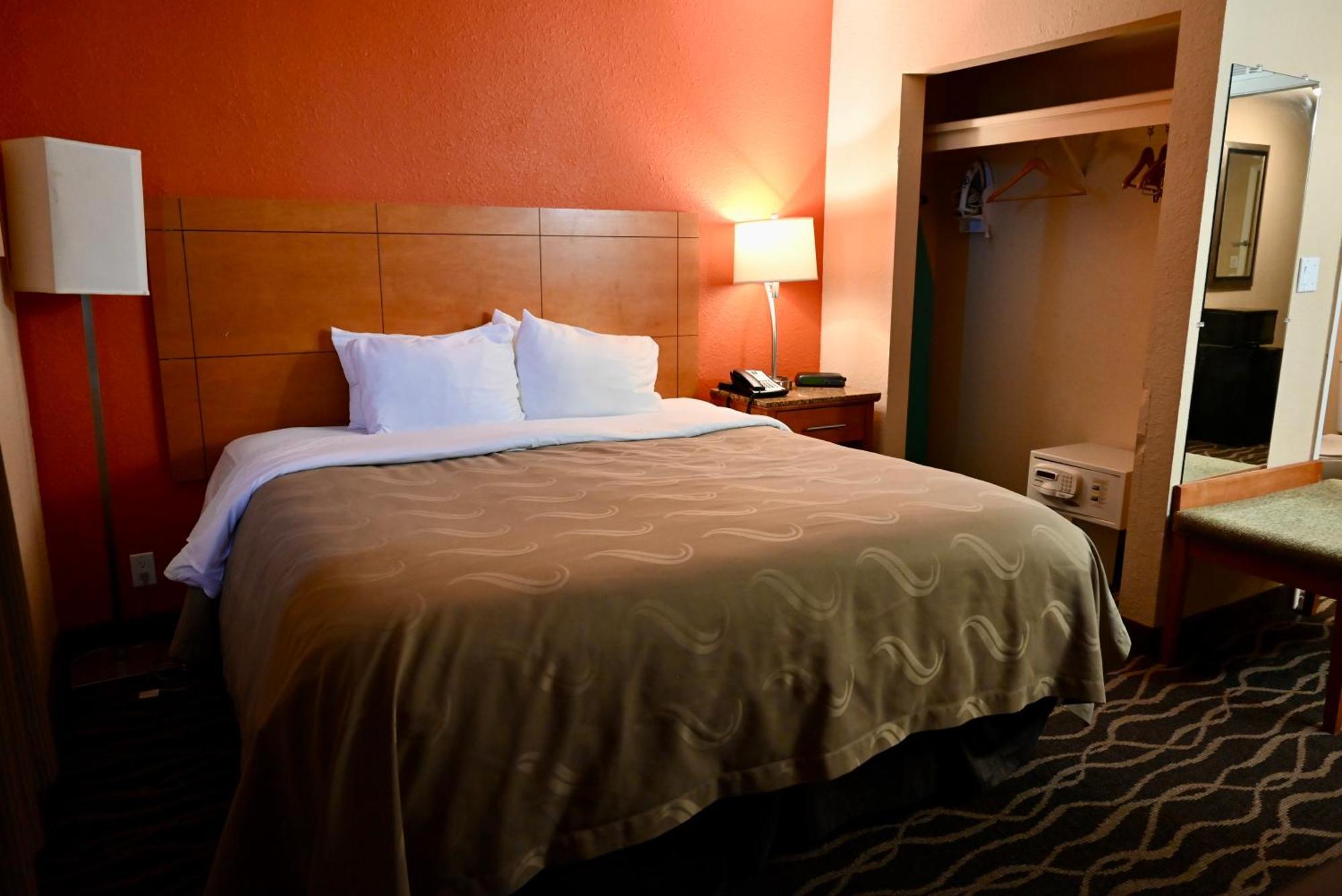One-Bedroom King Suite