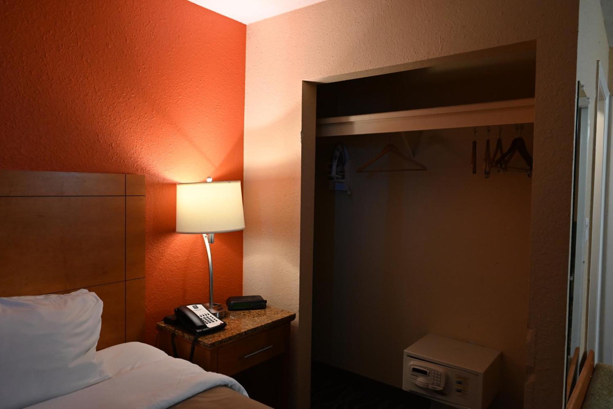 One-Bedroom King Suite