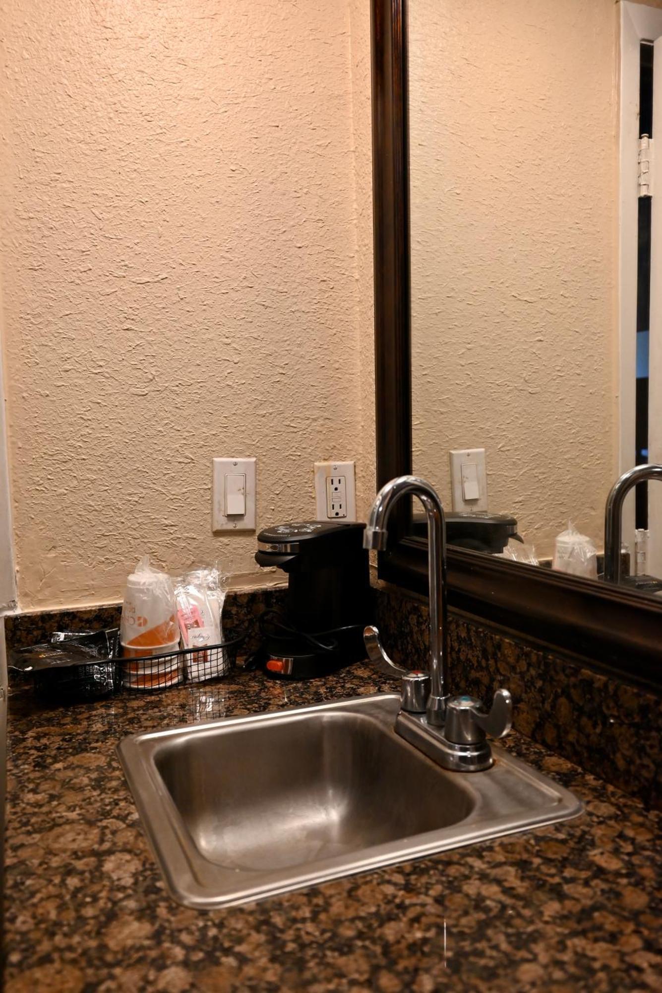 One-Bedroom King Suite