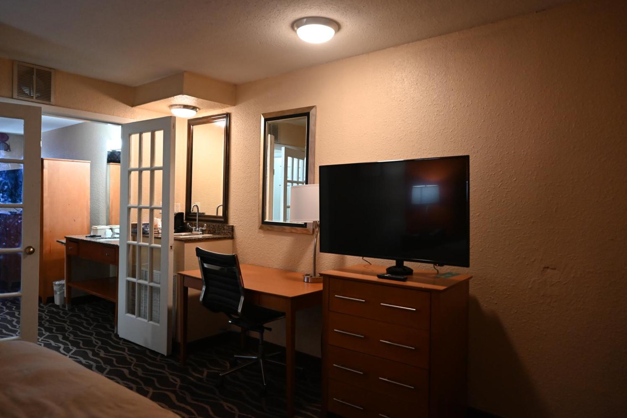 One-Bedroom King Suite