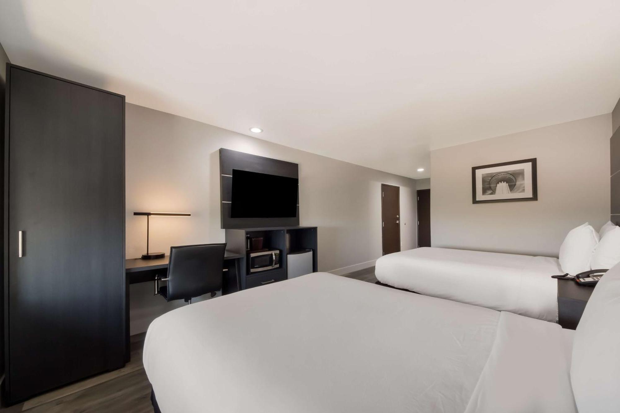 Double Room Two Double Beds Walk Shower Disability Access or Non-Smoking