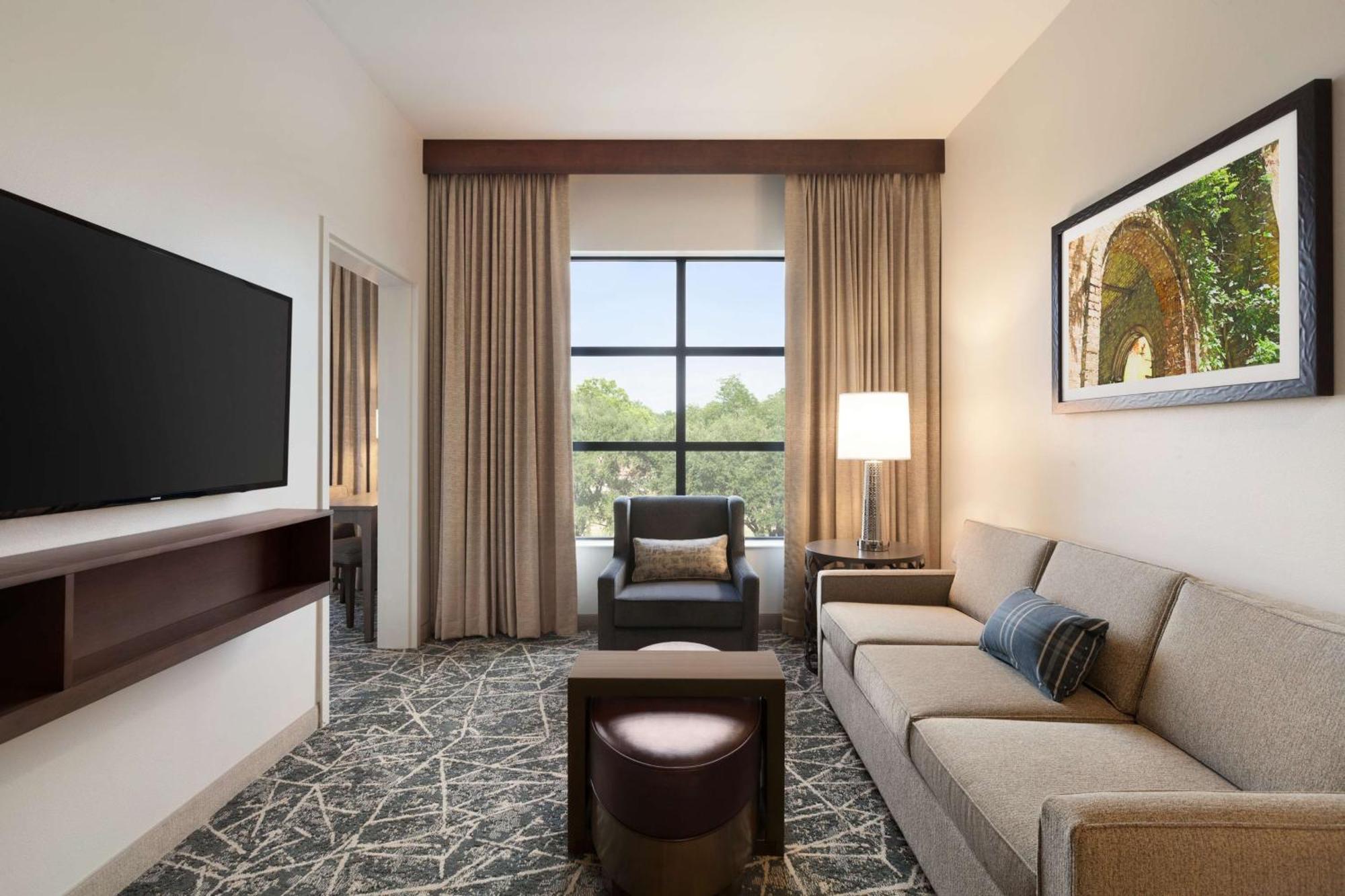 Two-Room Suite Two Queen Beds