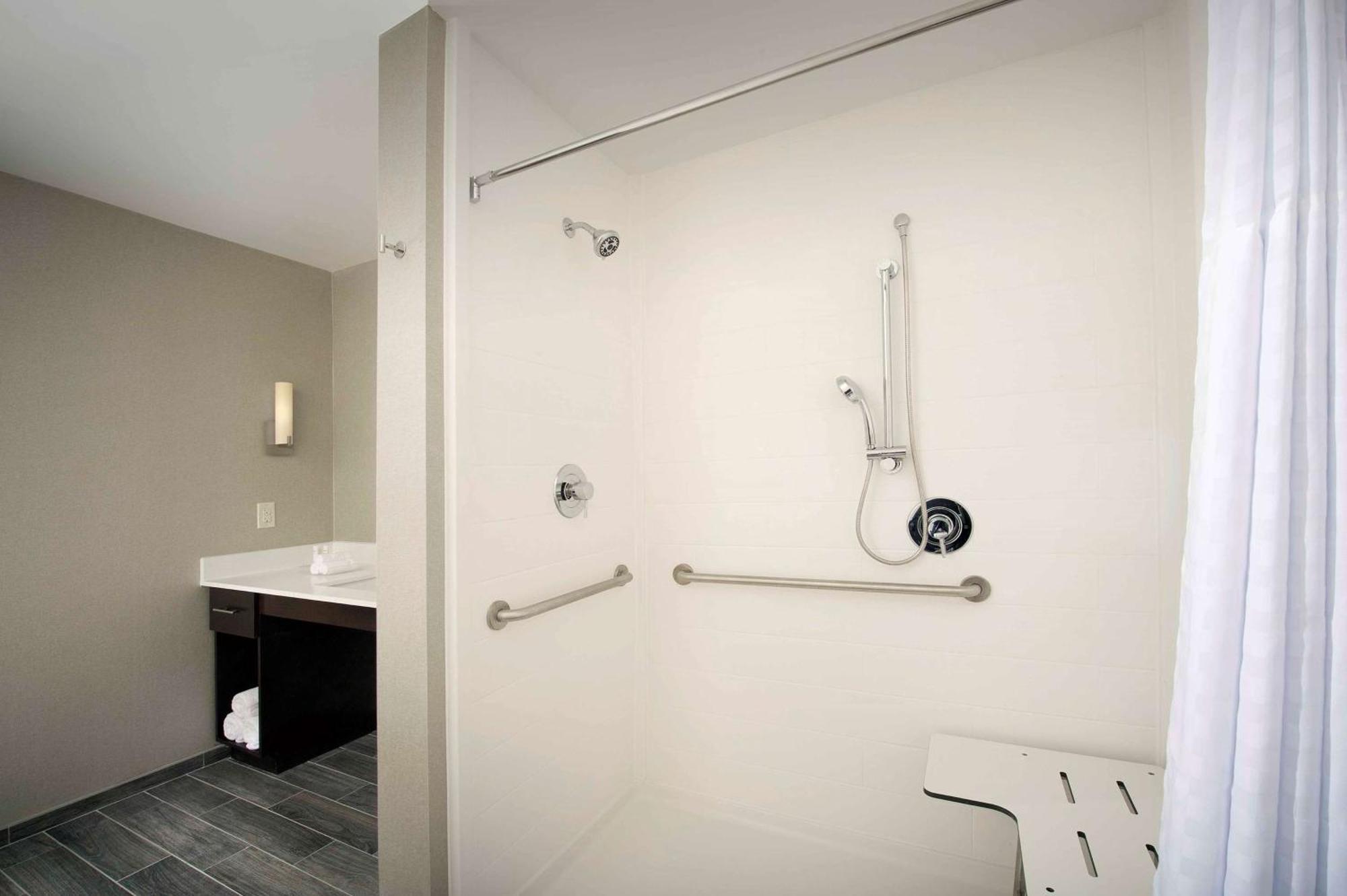 King Studio Roll Shower Mobility Hearing Access or Non-Smoking