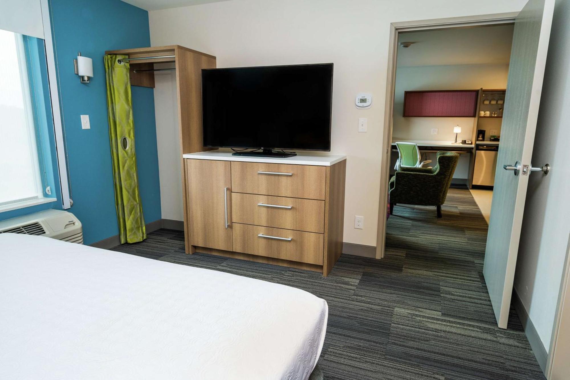 One-Bedroom King Suite Non-Smoking