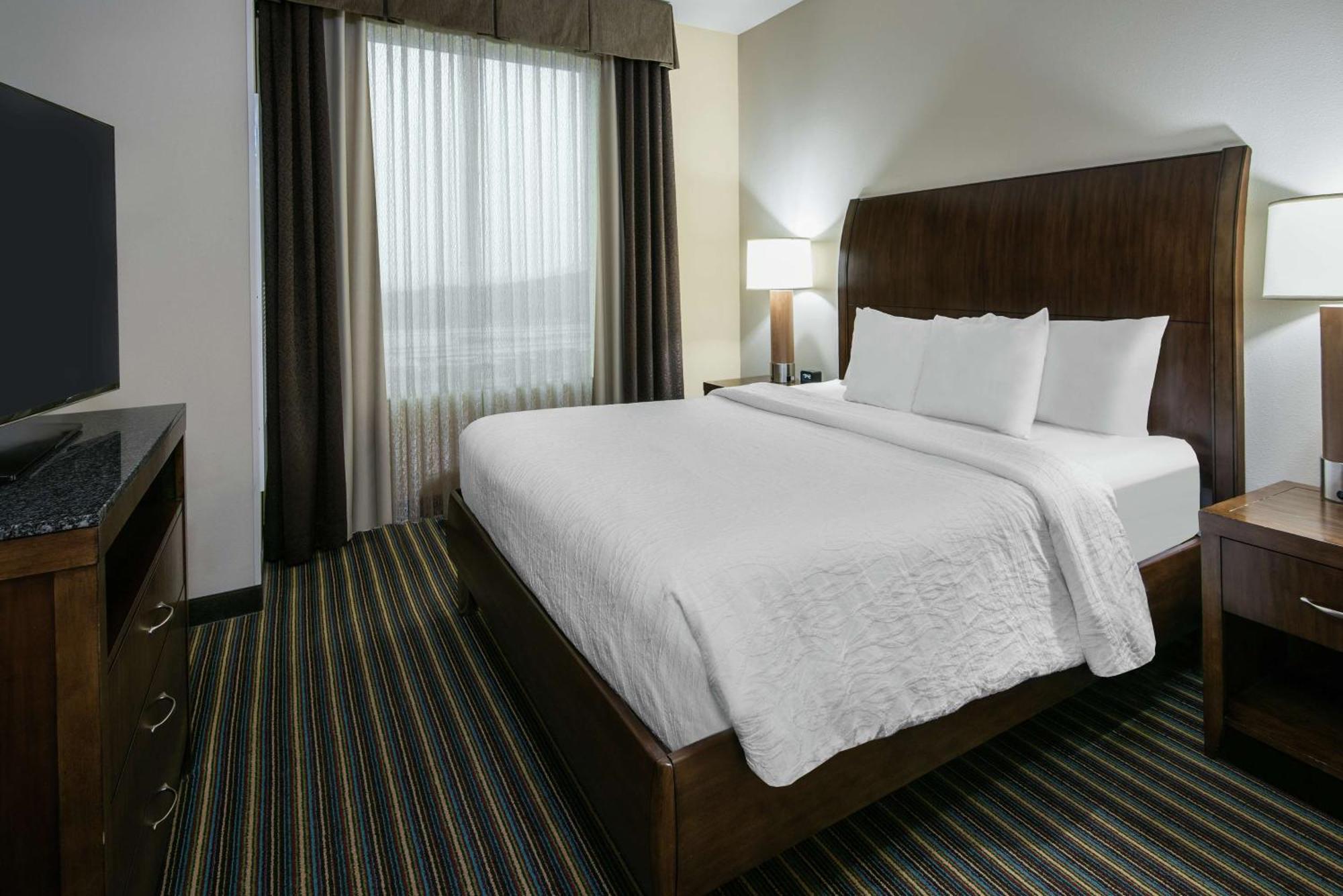 One-Bedroom King Suite Hearing Access