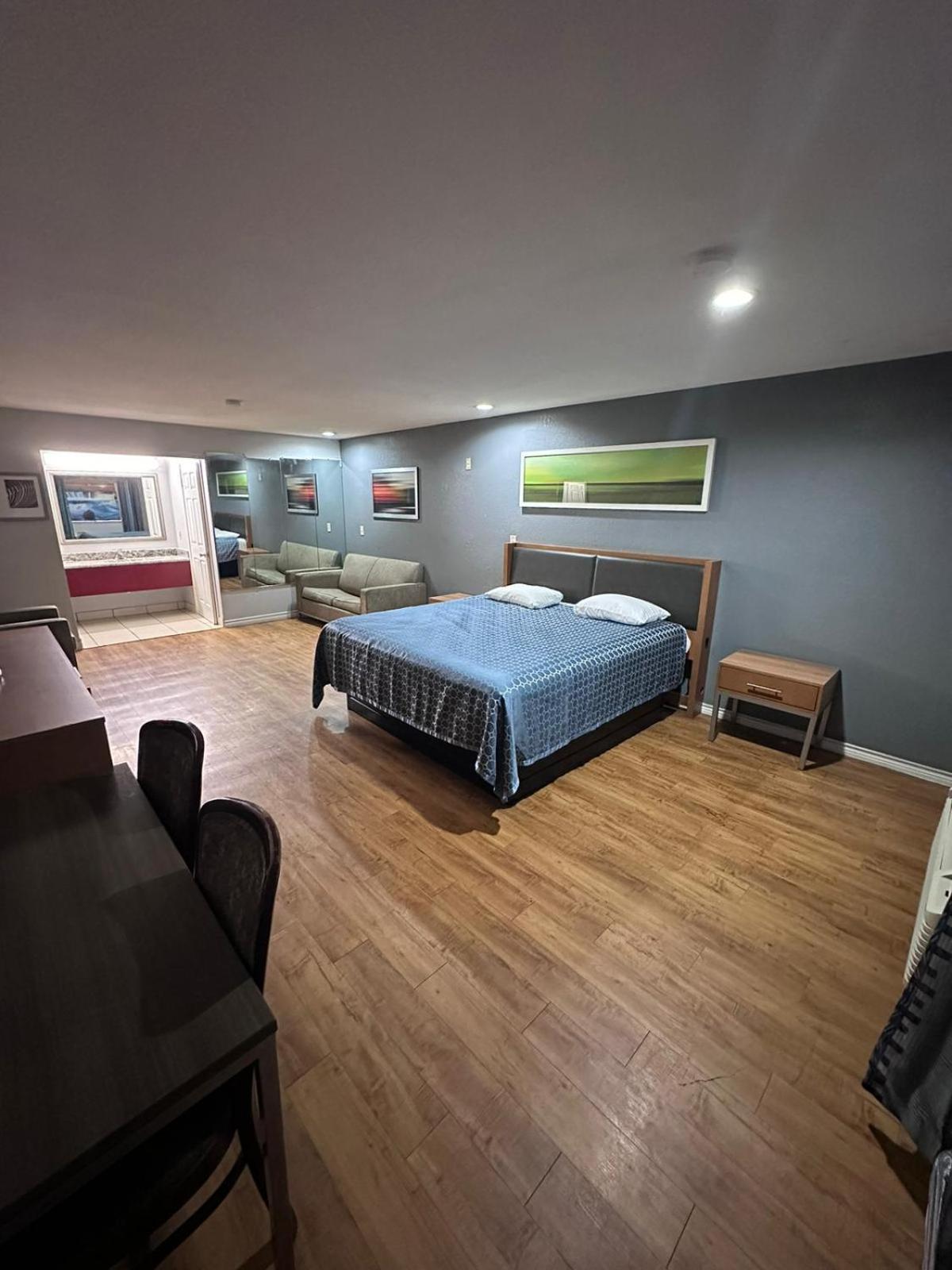 King Room,1586833497:JPEG