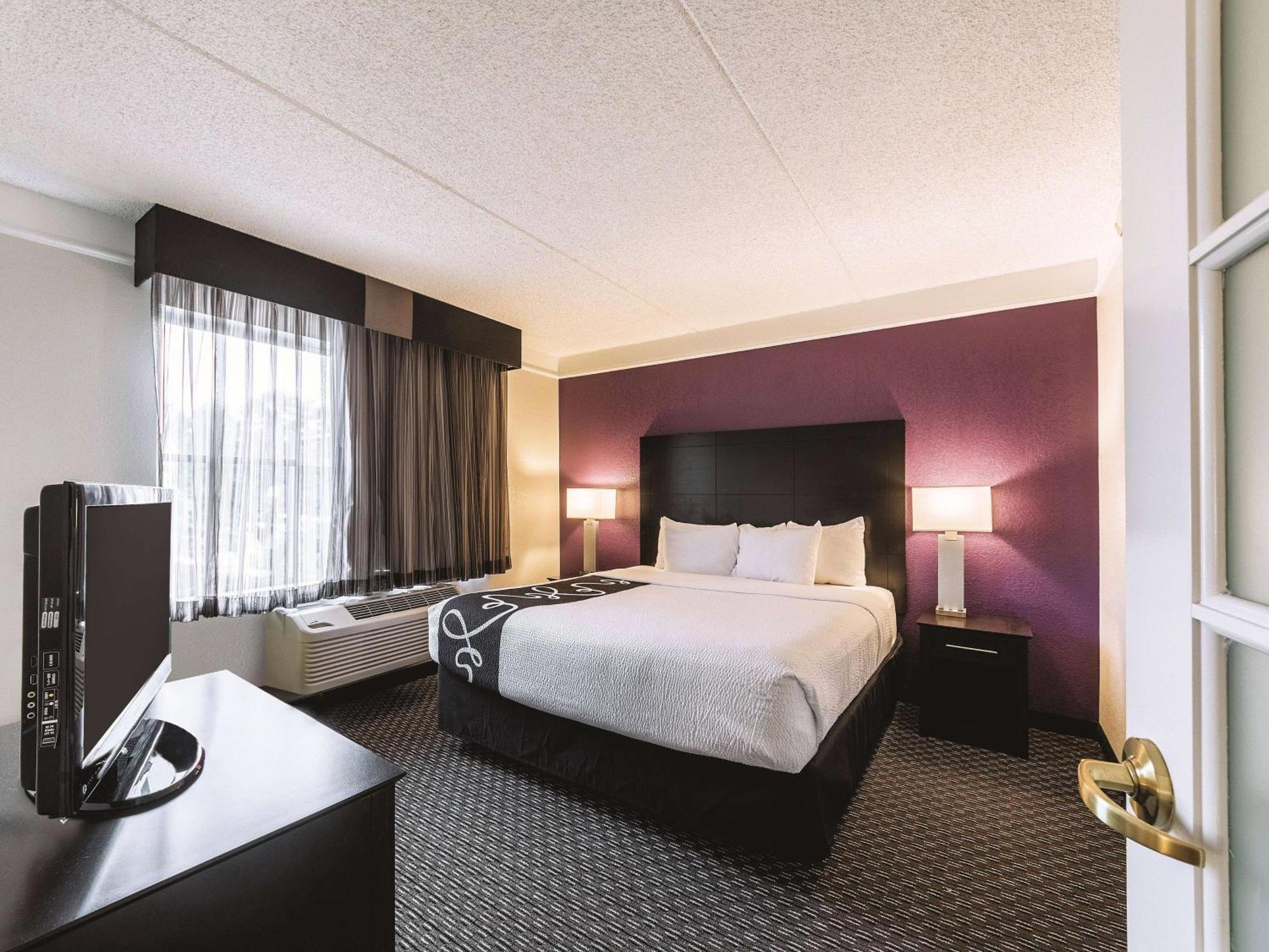 Deluxe King Suite