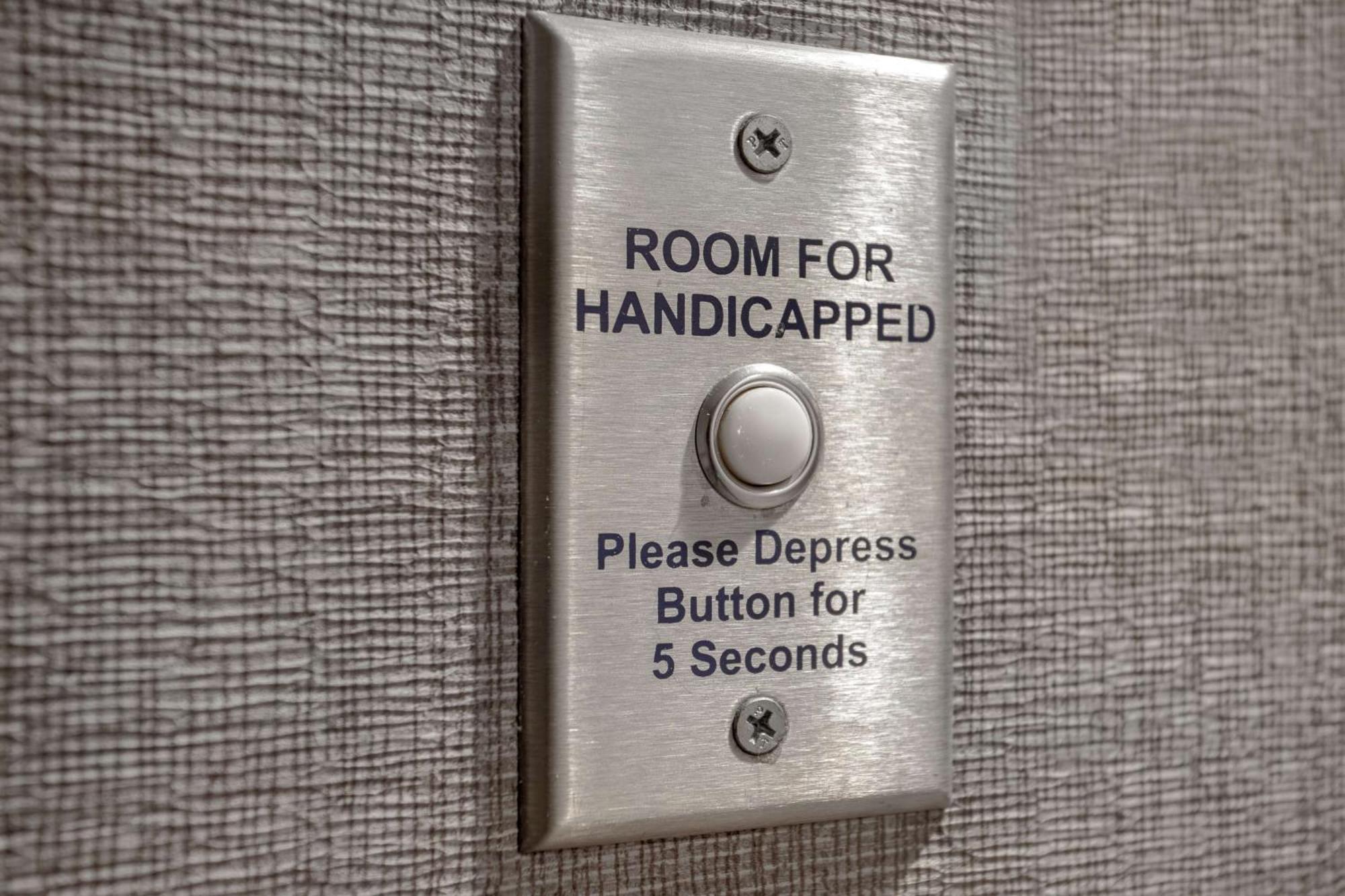 King Studio Suite Hearing Access or Non-Smoking
