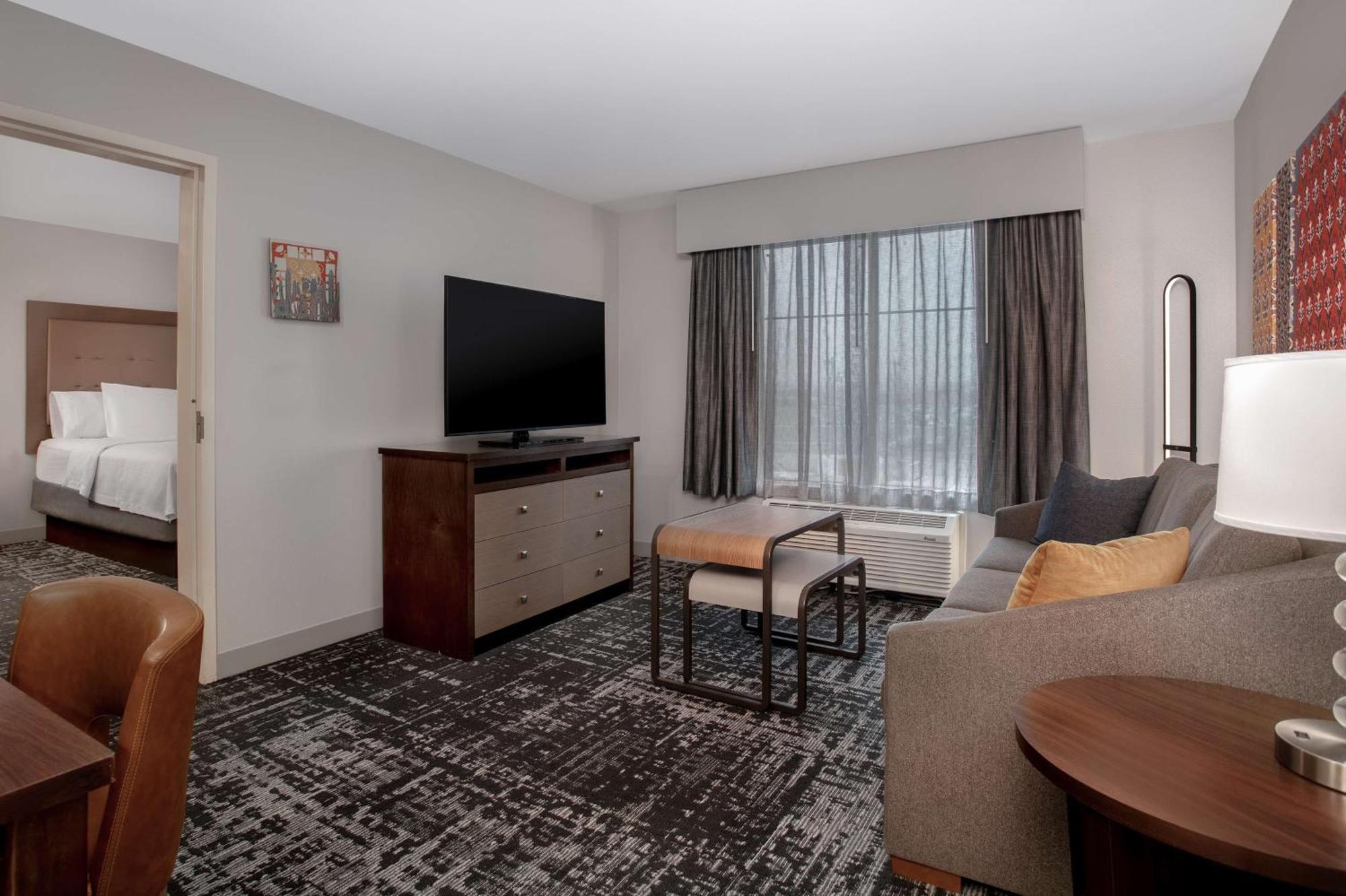 One-Bedroom Queen Suite Two Queen Beds Non-Smoking