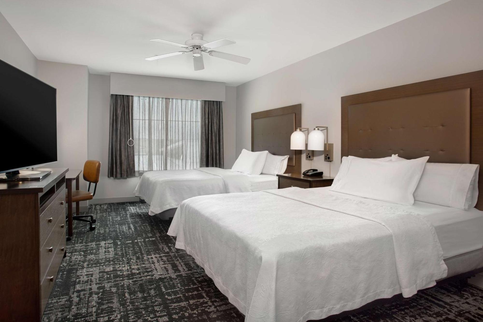 One-Bedroom Queen Suite Two Queen Beds Non-Smoking