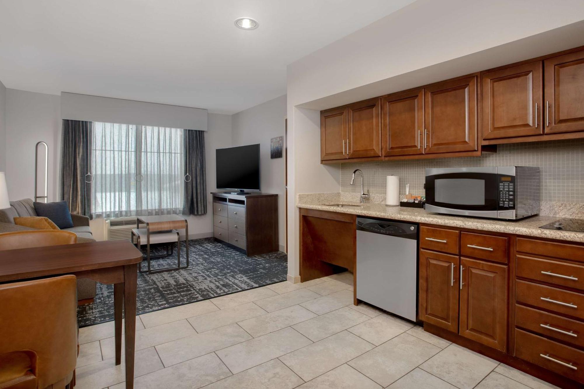 One-Bedroom Queen Suite Two Queen Beds Non-Smoking