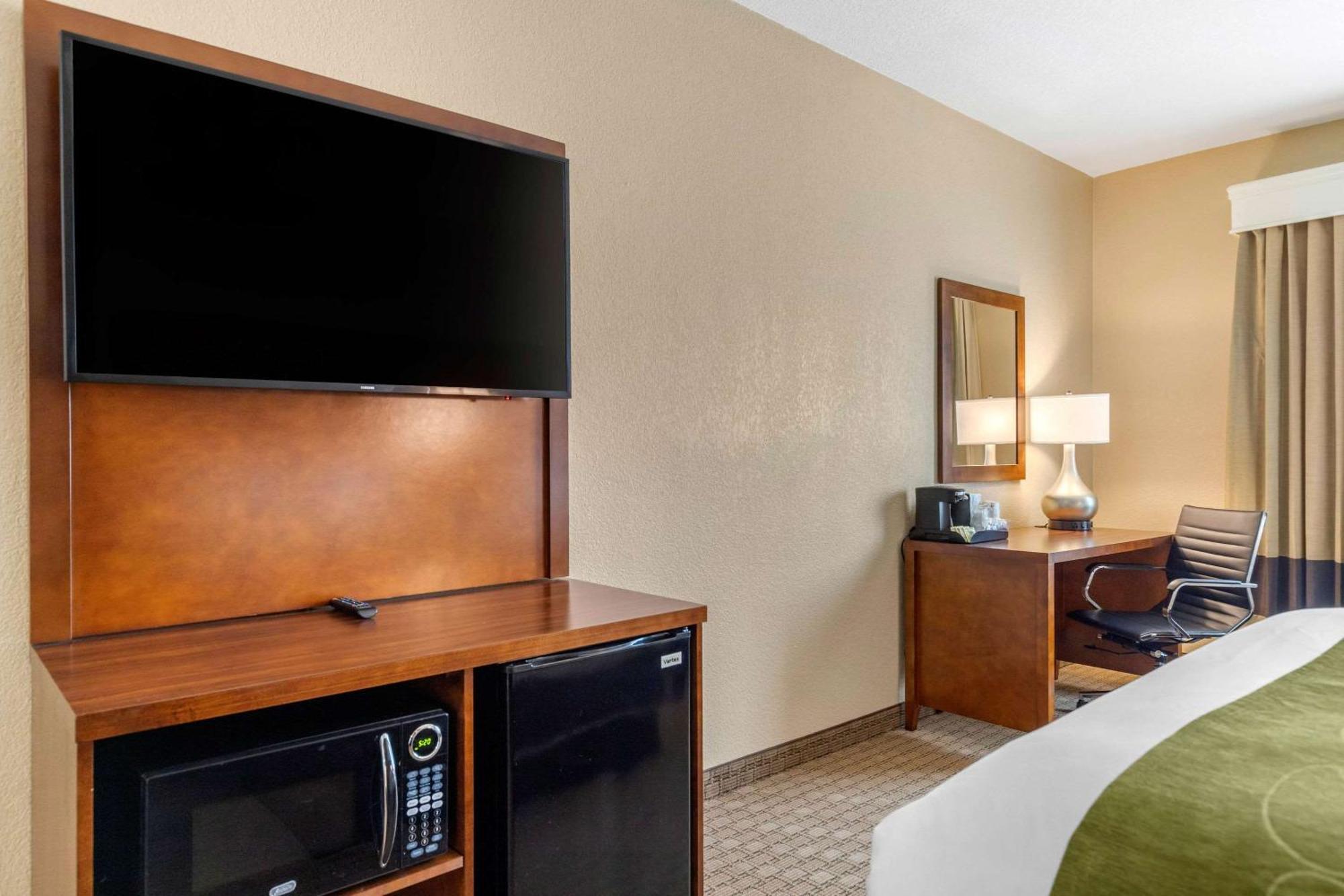 Queen Suite Two Queen Beds Non-Smoking