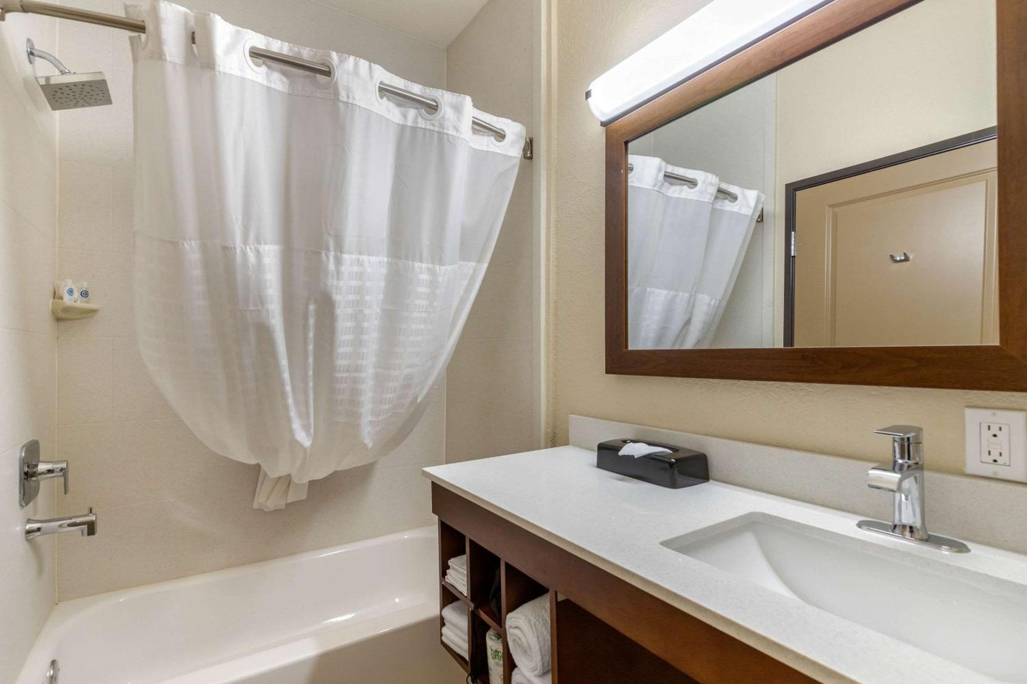 Queen Suite Two Queen Beds Non-Smoking