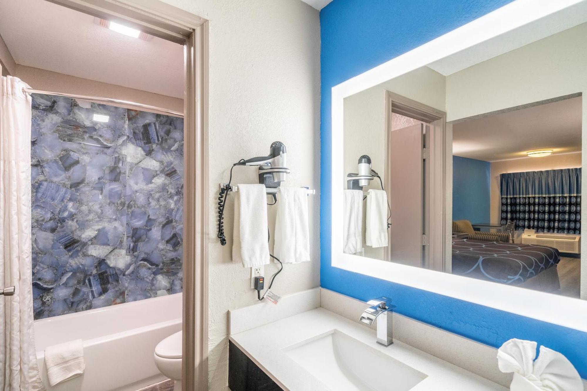King Room Roll Shower Mobility or Hearing Accessible Non-Smoking