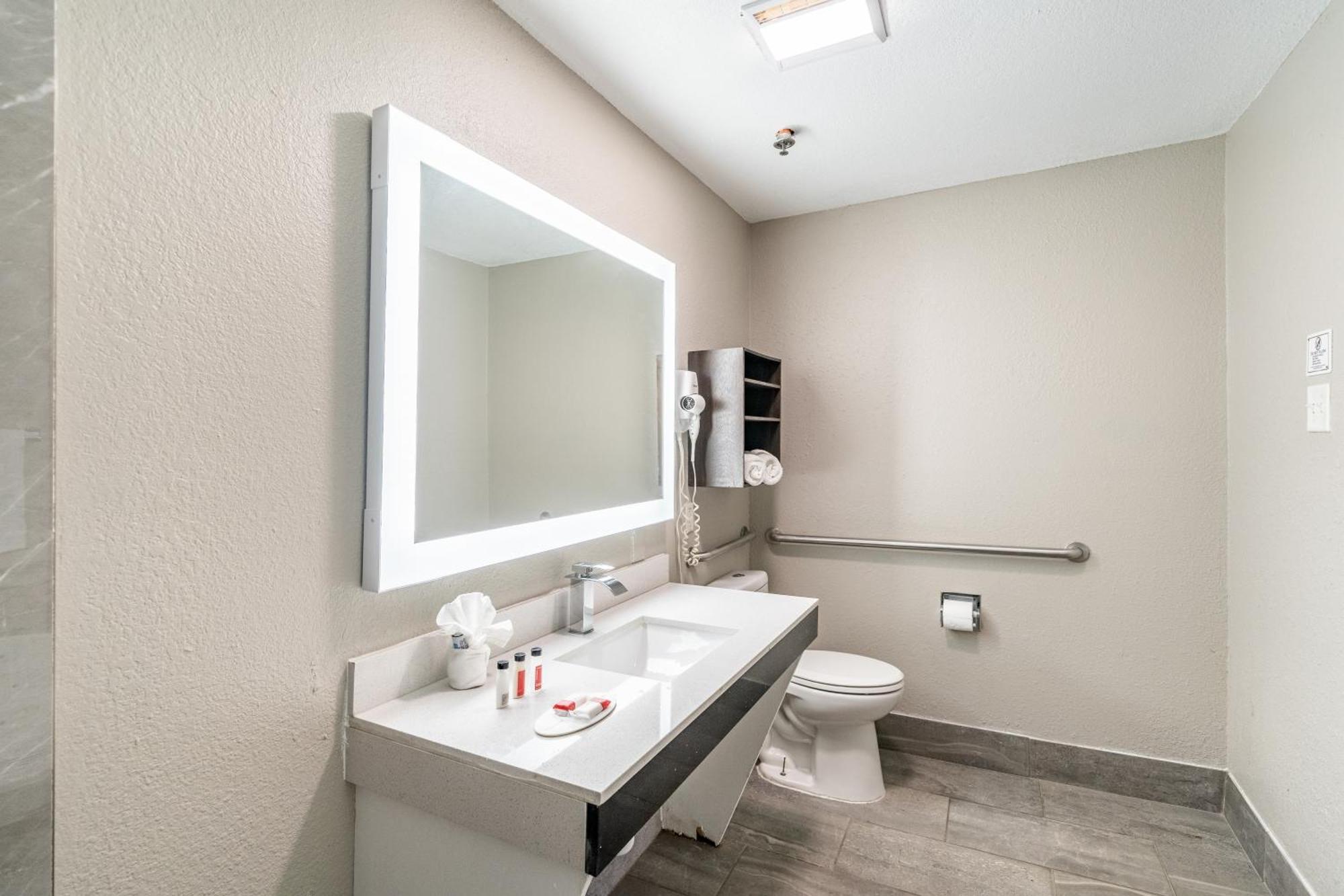 King Room Roll Shower Mobility or Hearing Accessible Non-Smoking