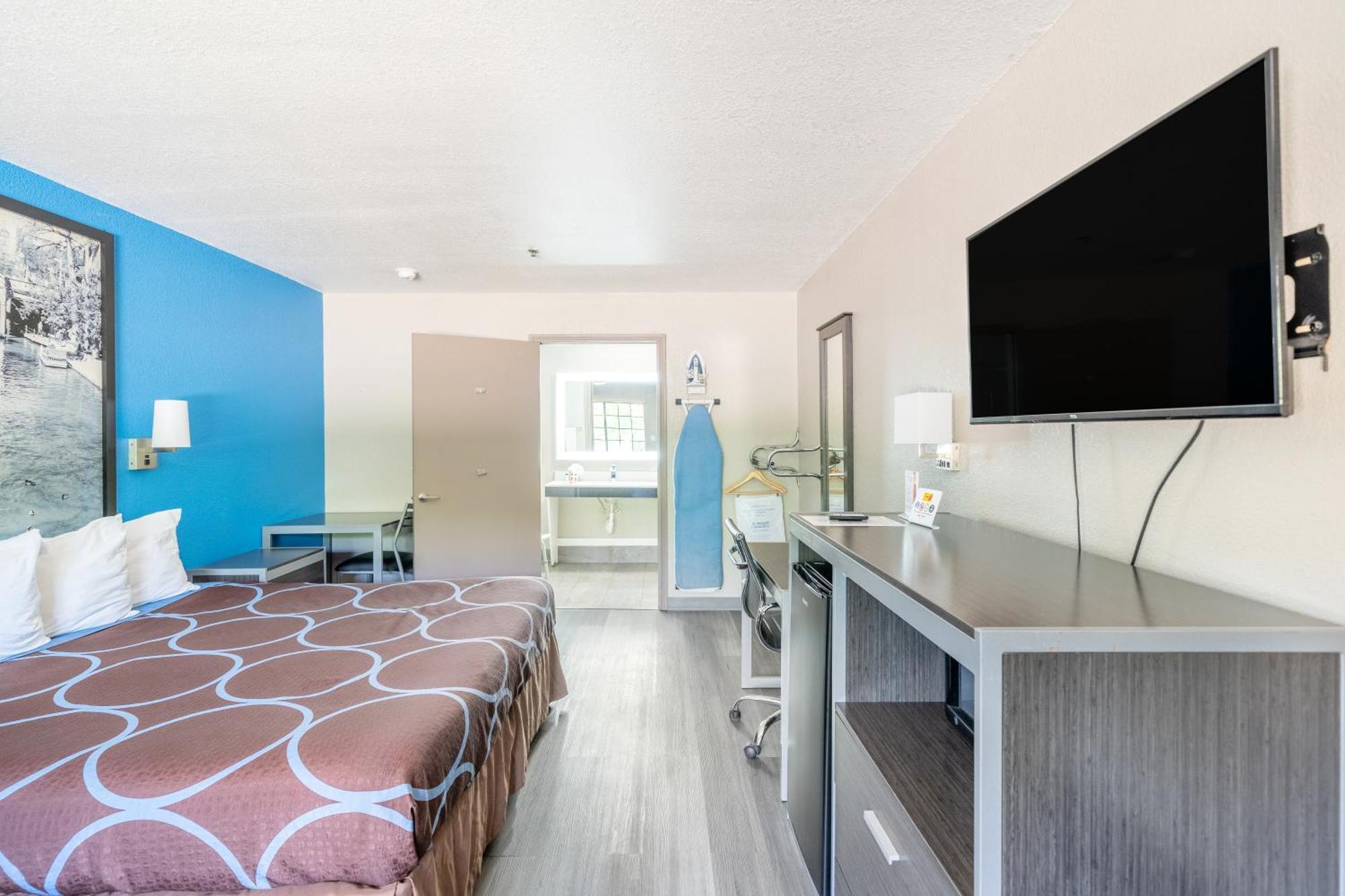 King Room Roll Shower Mobility or Hearing Accessible Non-Smoking