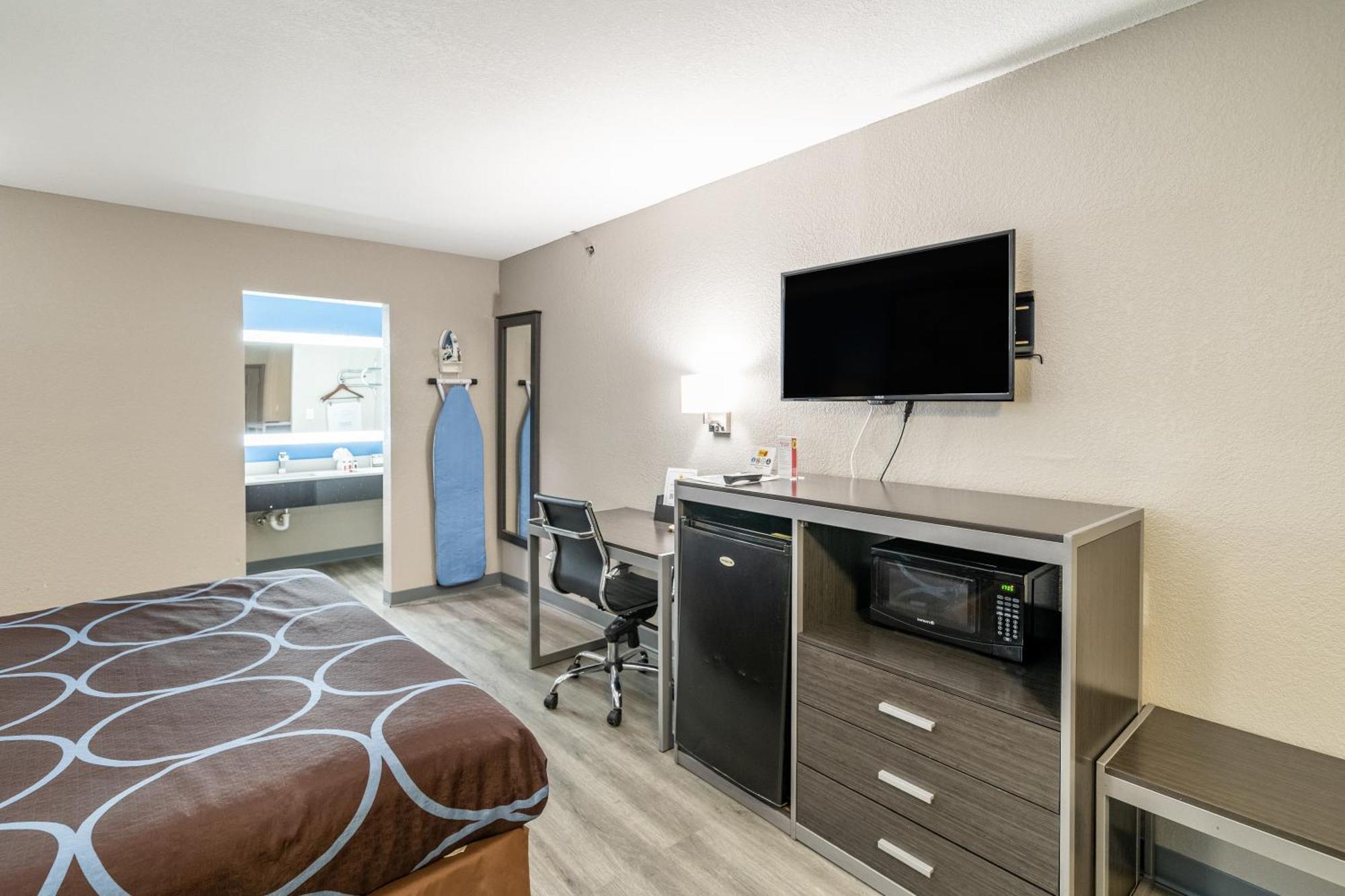 King Room Roll Shower Mobility or Hearing Accessible Non-Smoking