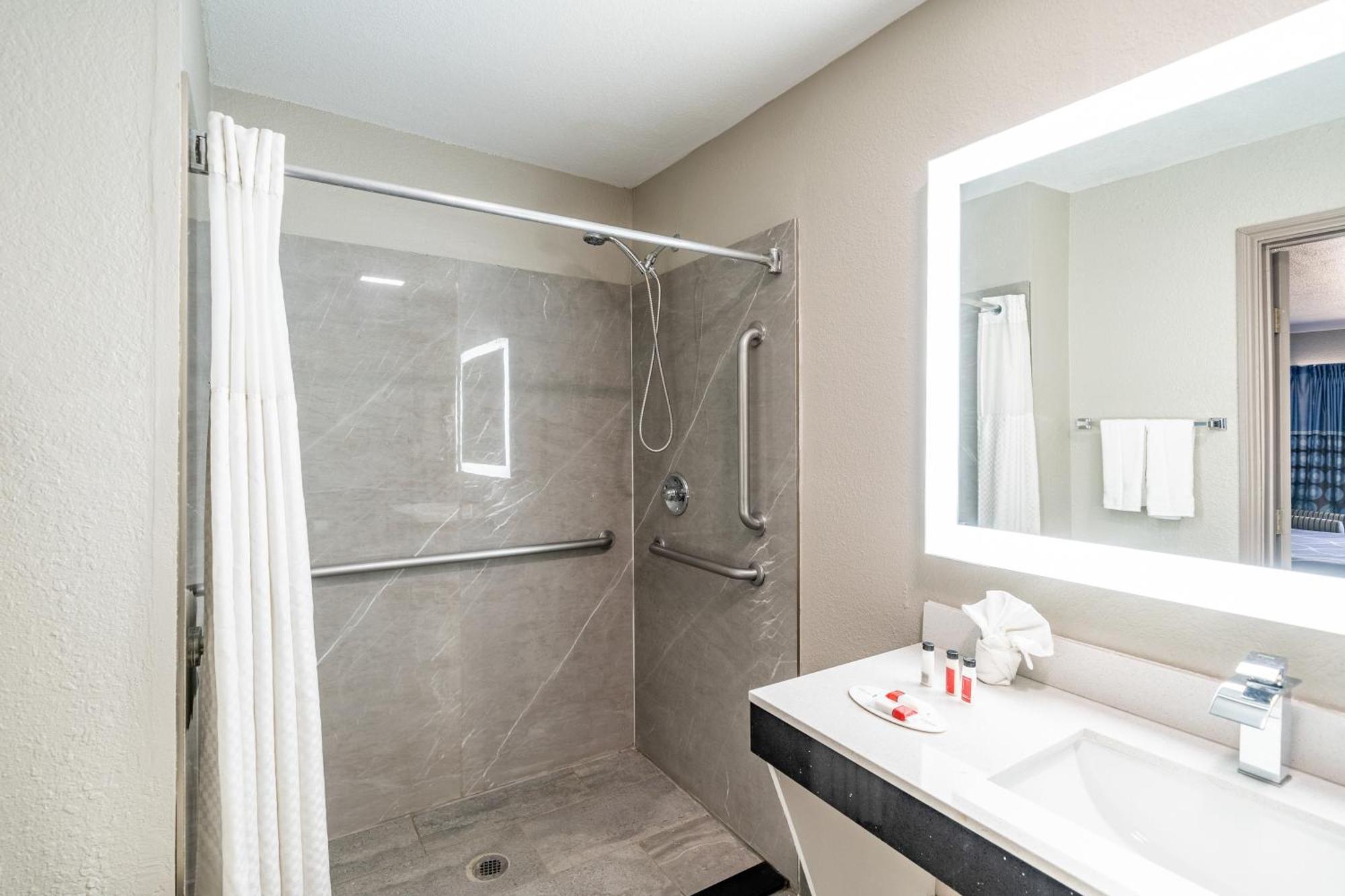 King Room Roll Shower Mobility or Hearing Accessible Non-Smoking