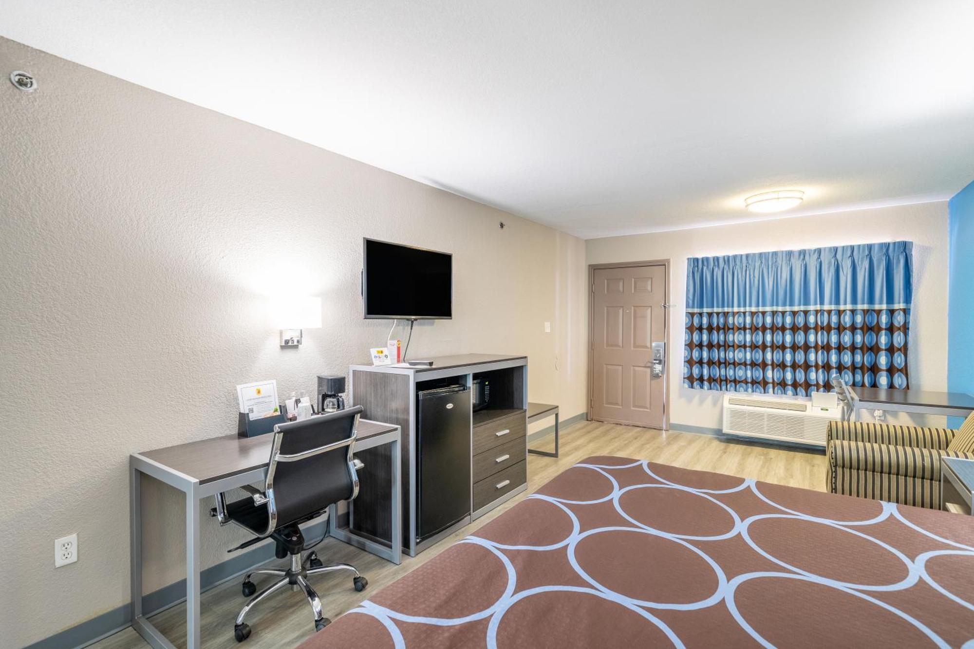 King Room Roll Shower Mobility or Hearing Accessible Non-Smoking