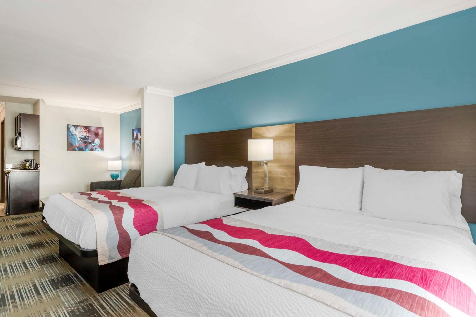 Queen Suite Two Queen Beds