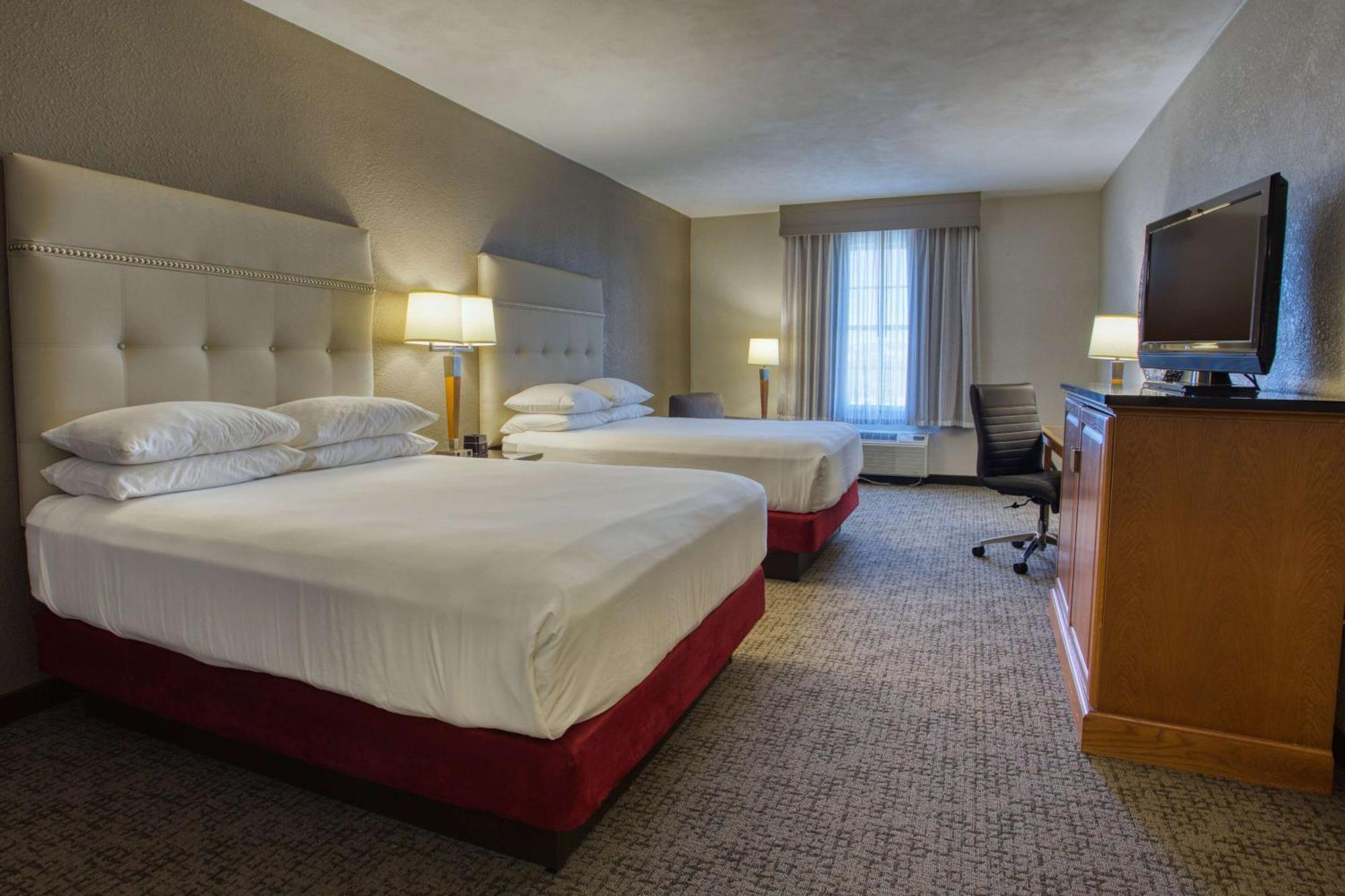 Deluxe Queen Room Two Queen Beds Accessible Tub