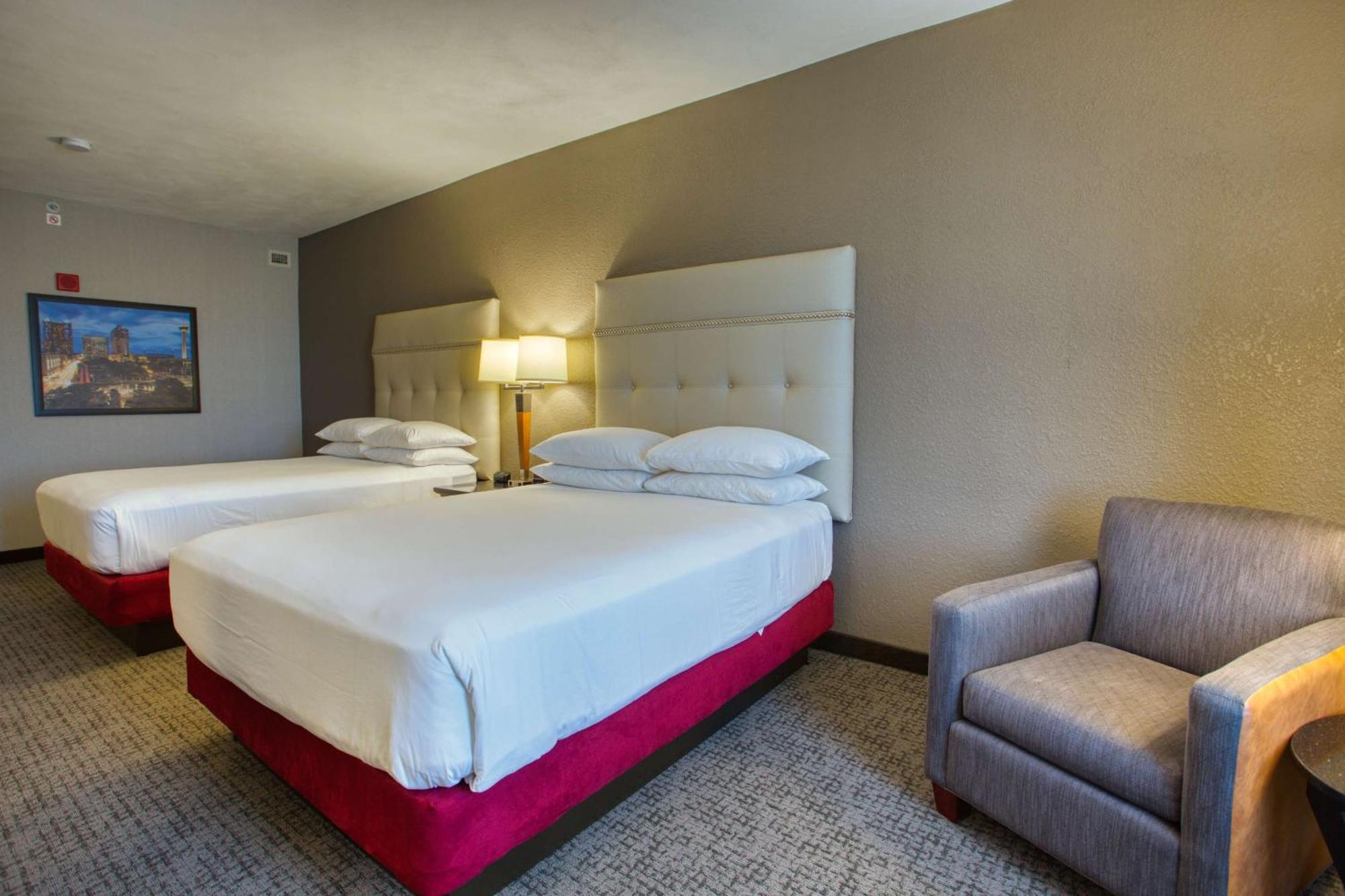 Deluxe Queen Room Two Queen Beds Accessible Tub