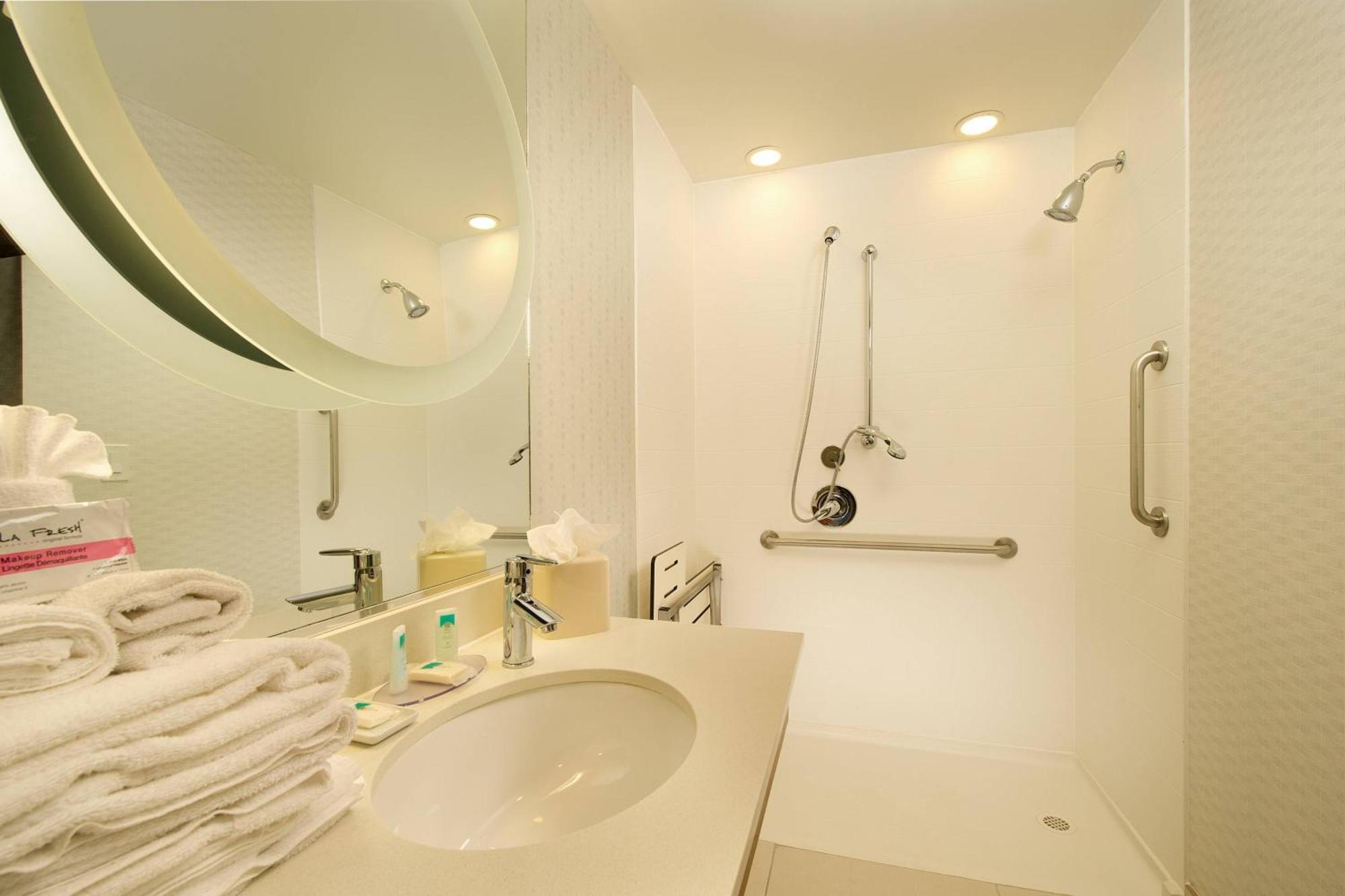 King Suite Bathtub Trundle Sofa Mobility Access or Hearing Accessible
