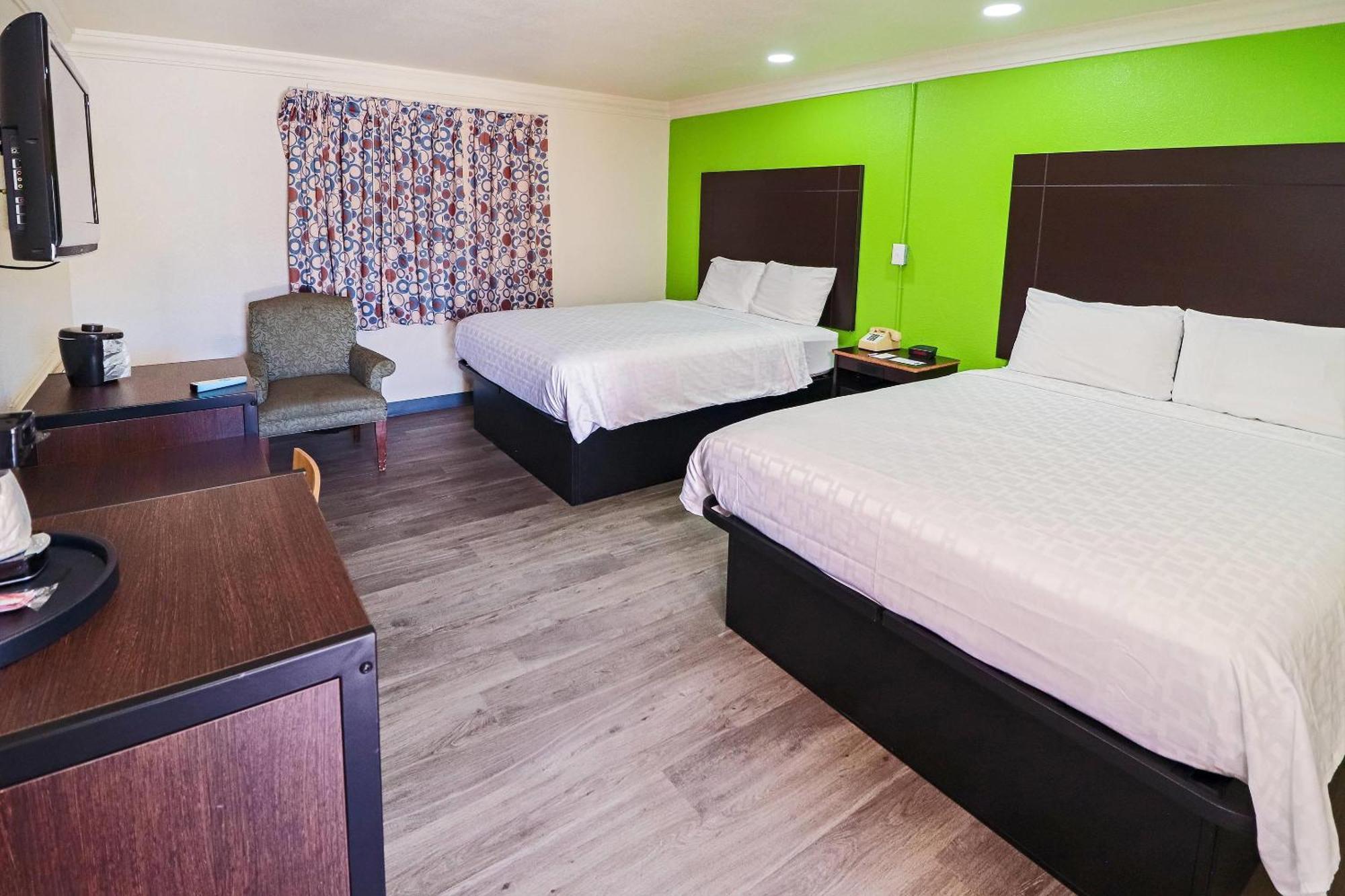 Queen Room Two Queen Beds Non-Smoking