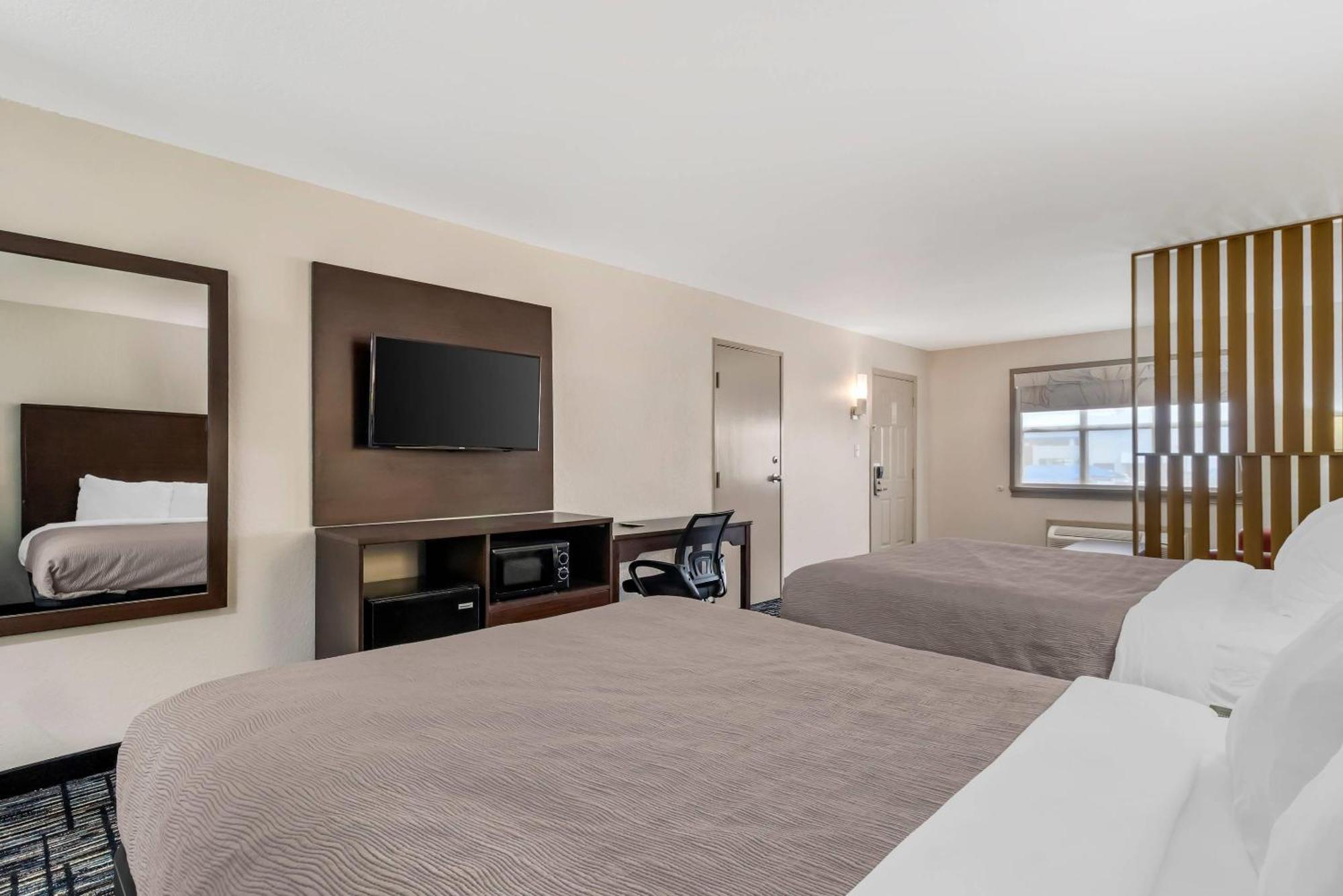 Queen Suite with Two Queen Beds - Non Smoking
