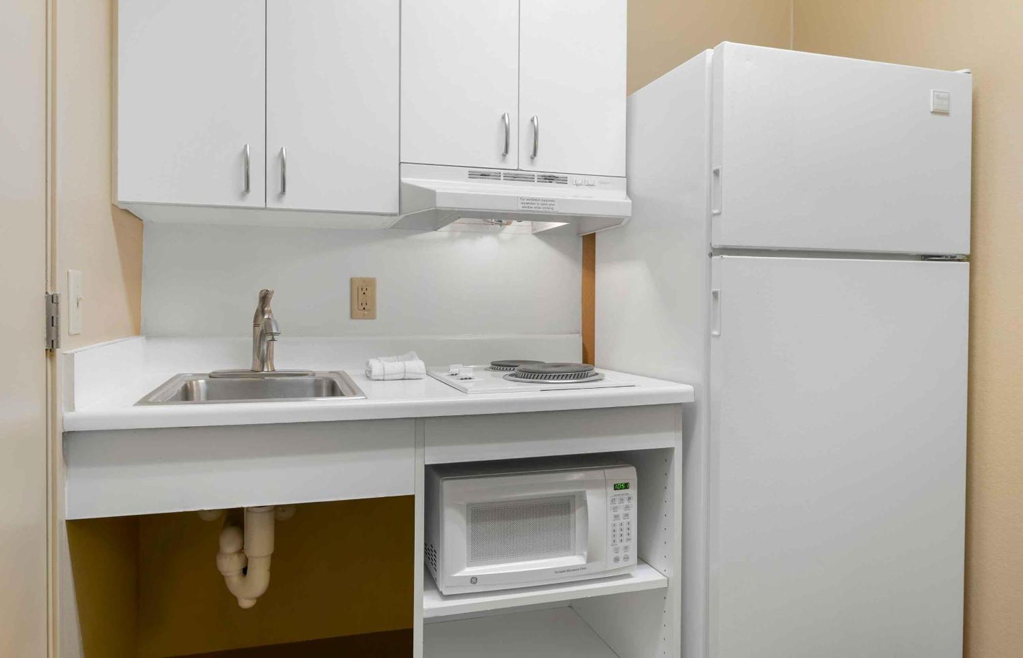 Queen studio 1 Queen Bed Disability Access or Non-Smoking