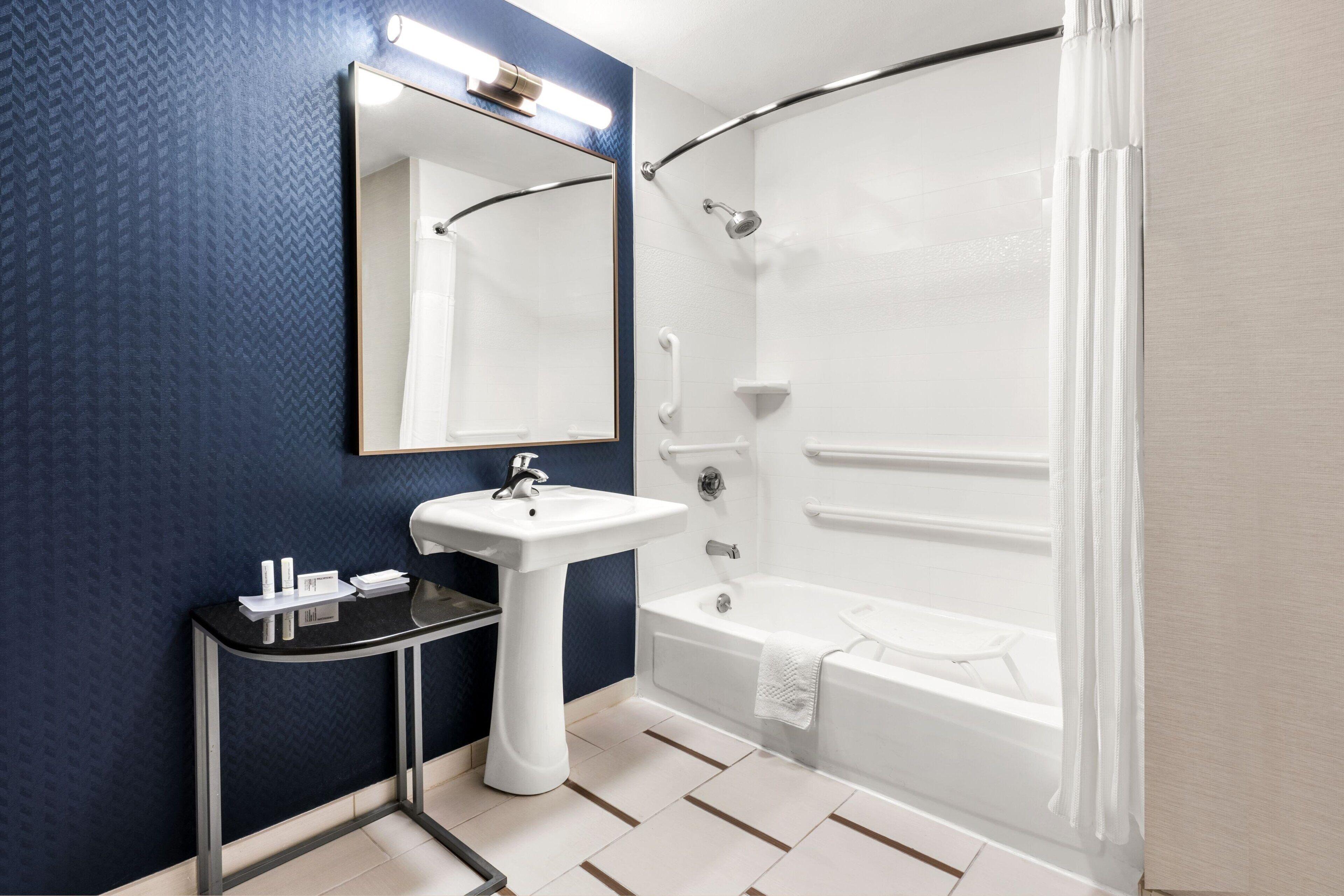 King Room Adapted Tub Mobility Hearing Accessible