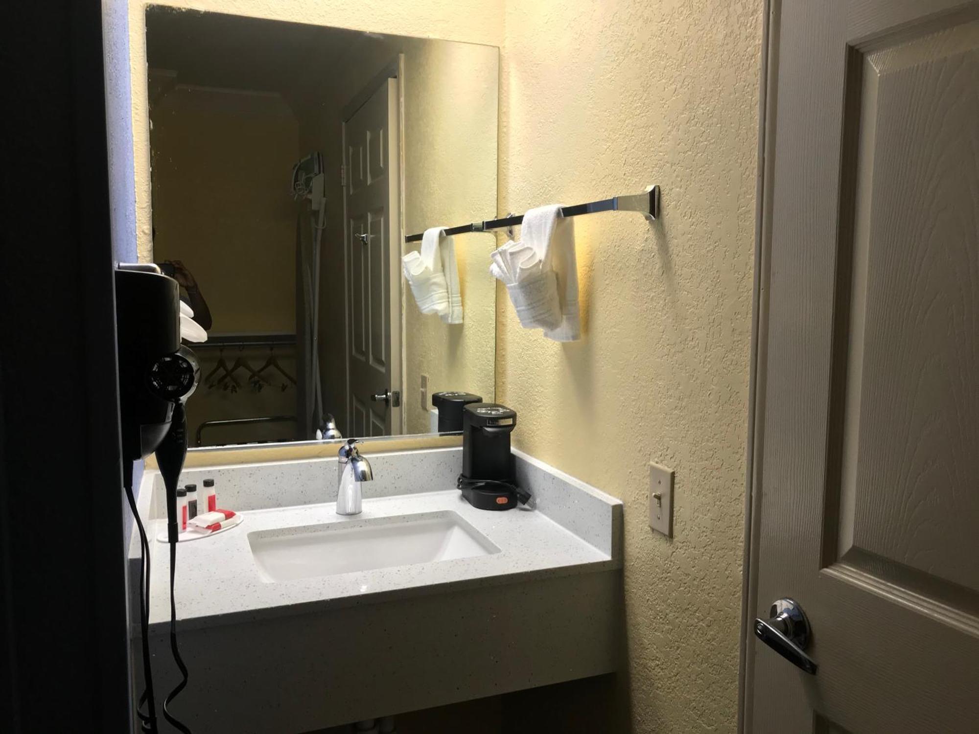 King Room Roll Shower Mobility or Hearing Accessible Non-Smoking