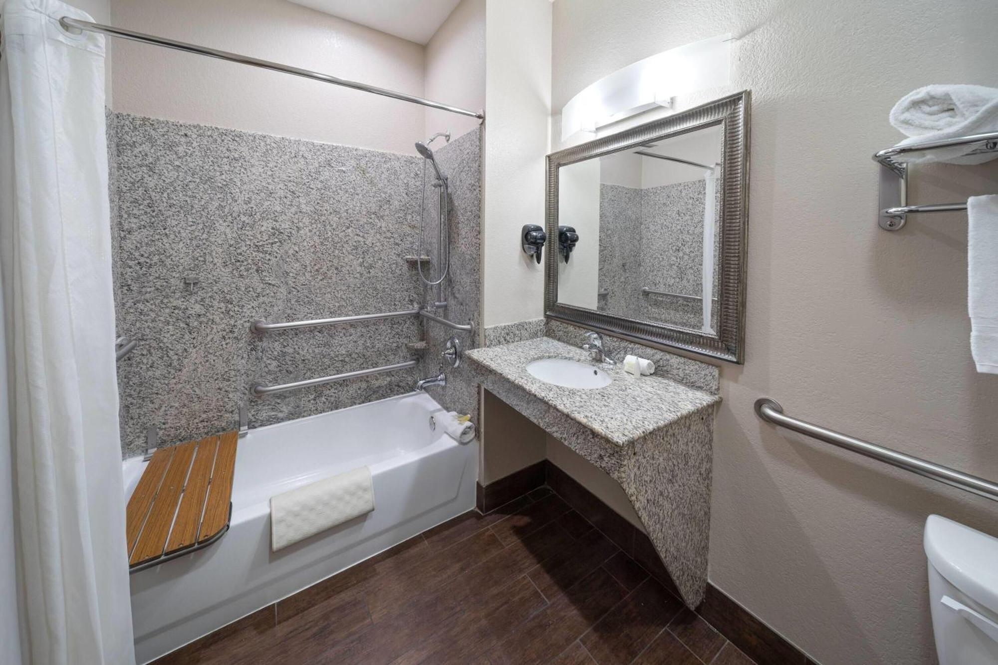 King Room Mobile or Hearing Access Bathtub Grab Bars Non-Smoking