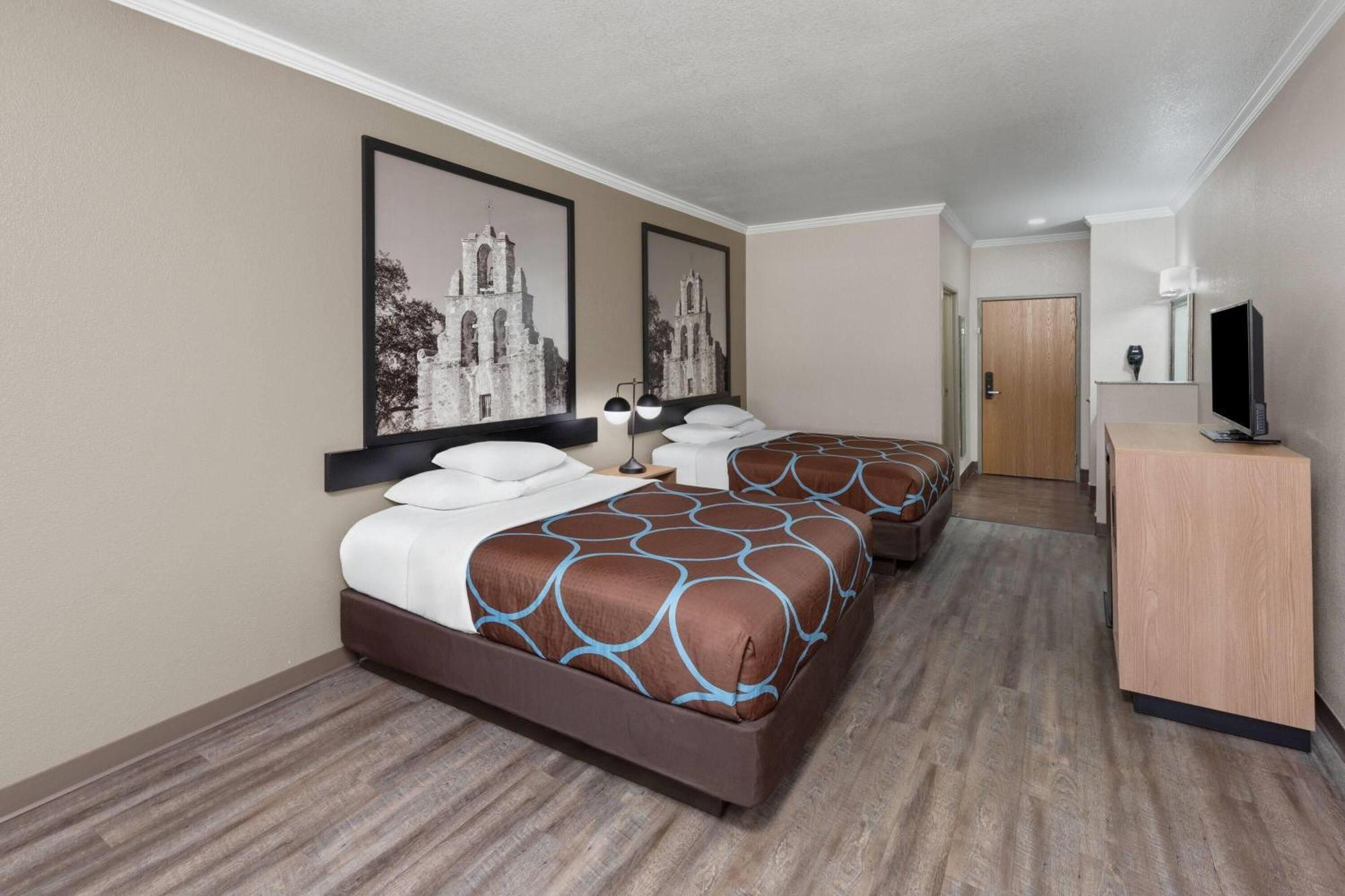 Queen Room Two Queen Beds Non-Smoking